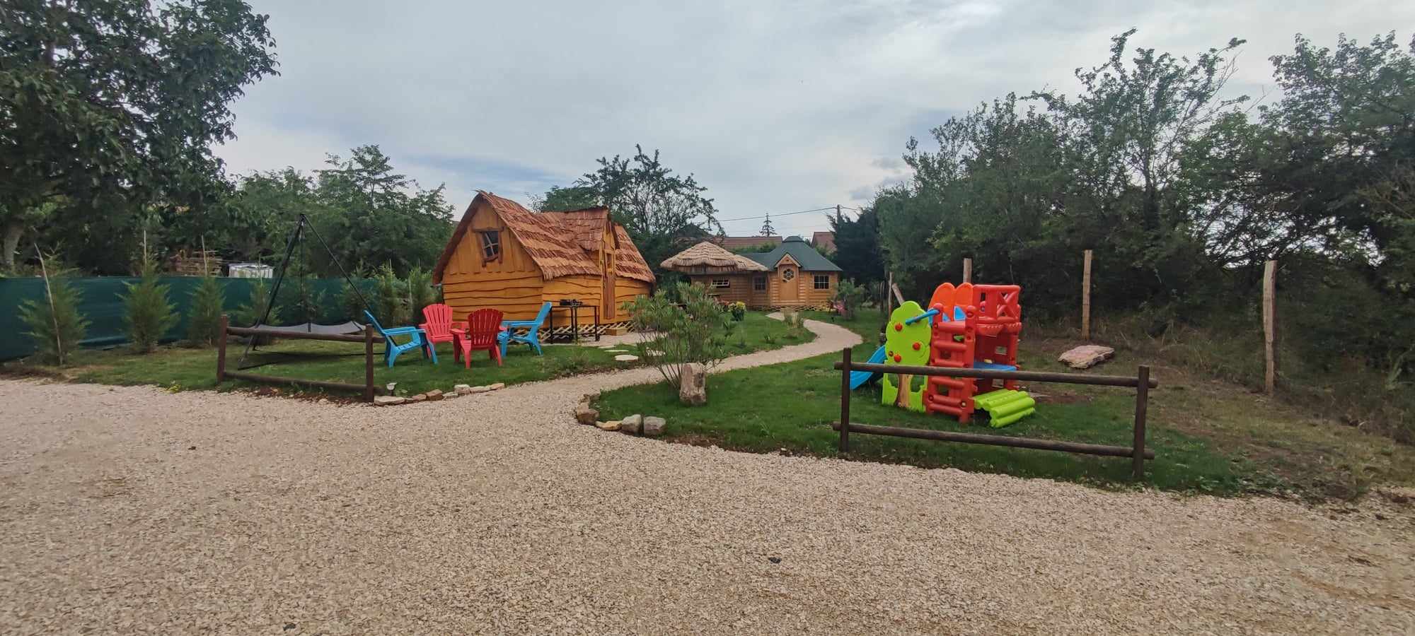 Séjournez dans une cabane Kota finlandaise au cœur de la Bourgogne à Laives — détail architectural