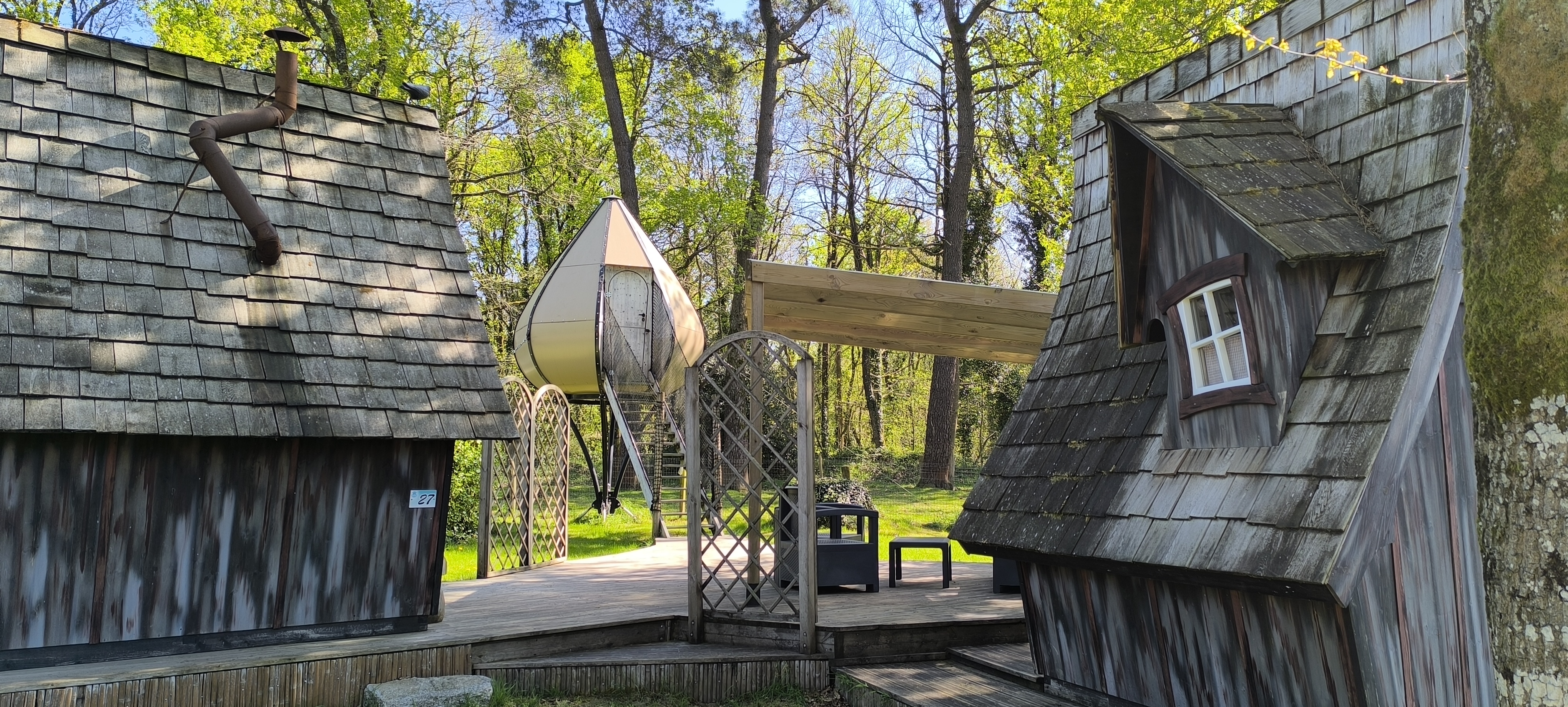 Les 3 Casabanes : une cabane immersive en Bretagne à Pont-Scorff — vue depuis la terrasse