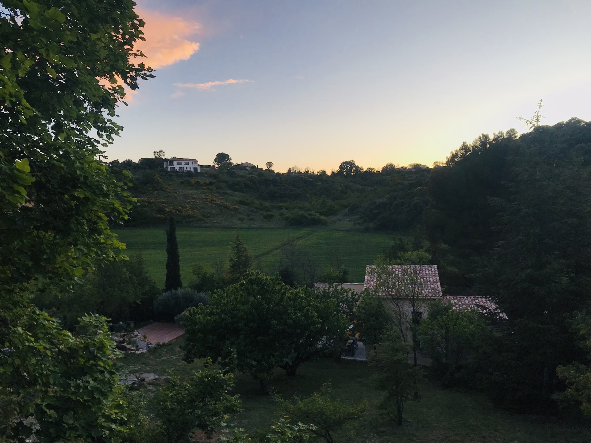 Un tipi étoilé au cœur de la vallée à Valensole — détail architectural