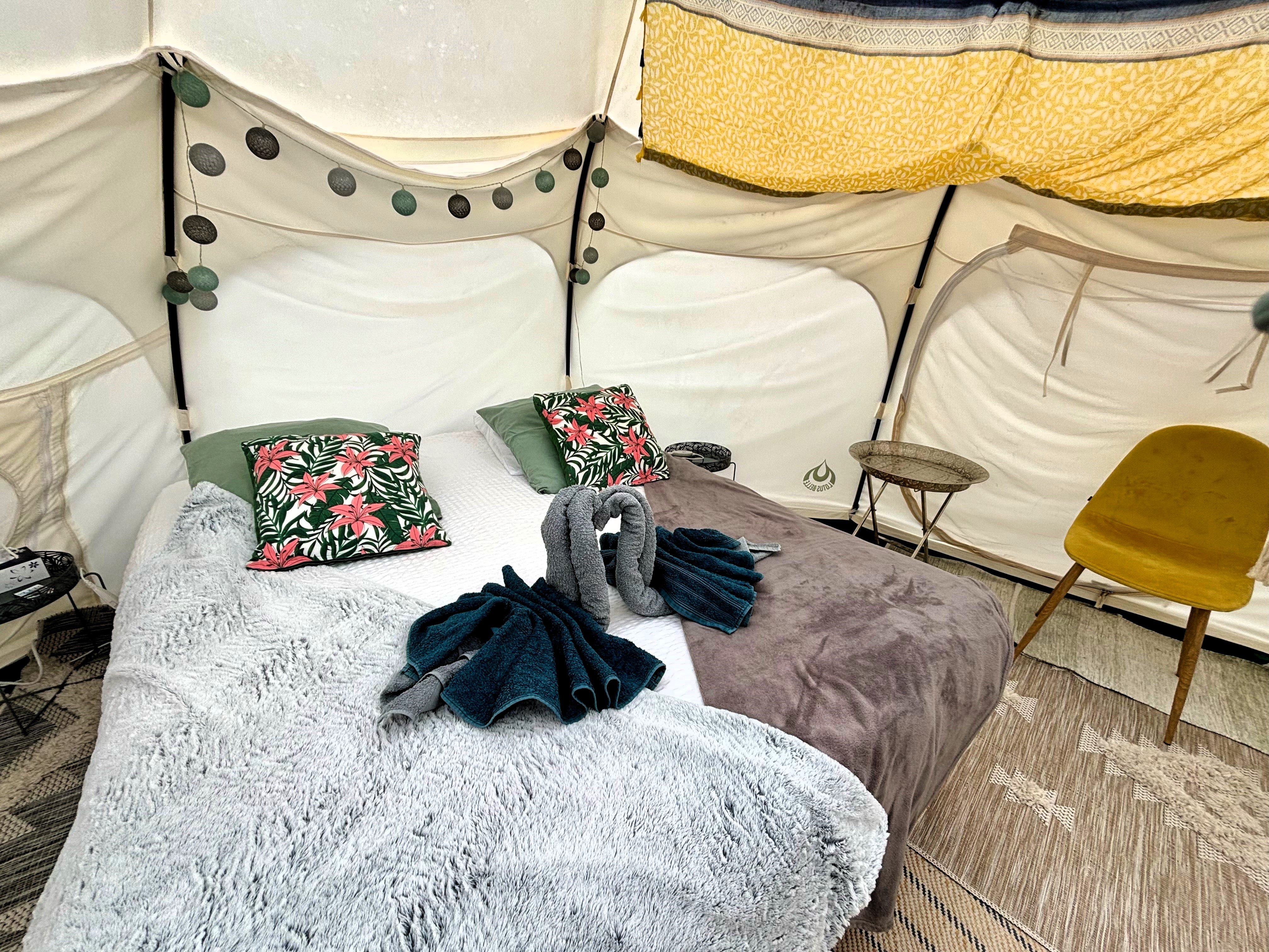Photo 7/9 — Tente « Évasion en tente lodge avec spa privatif en Midi-Pyrénées » à Gourdon Lot