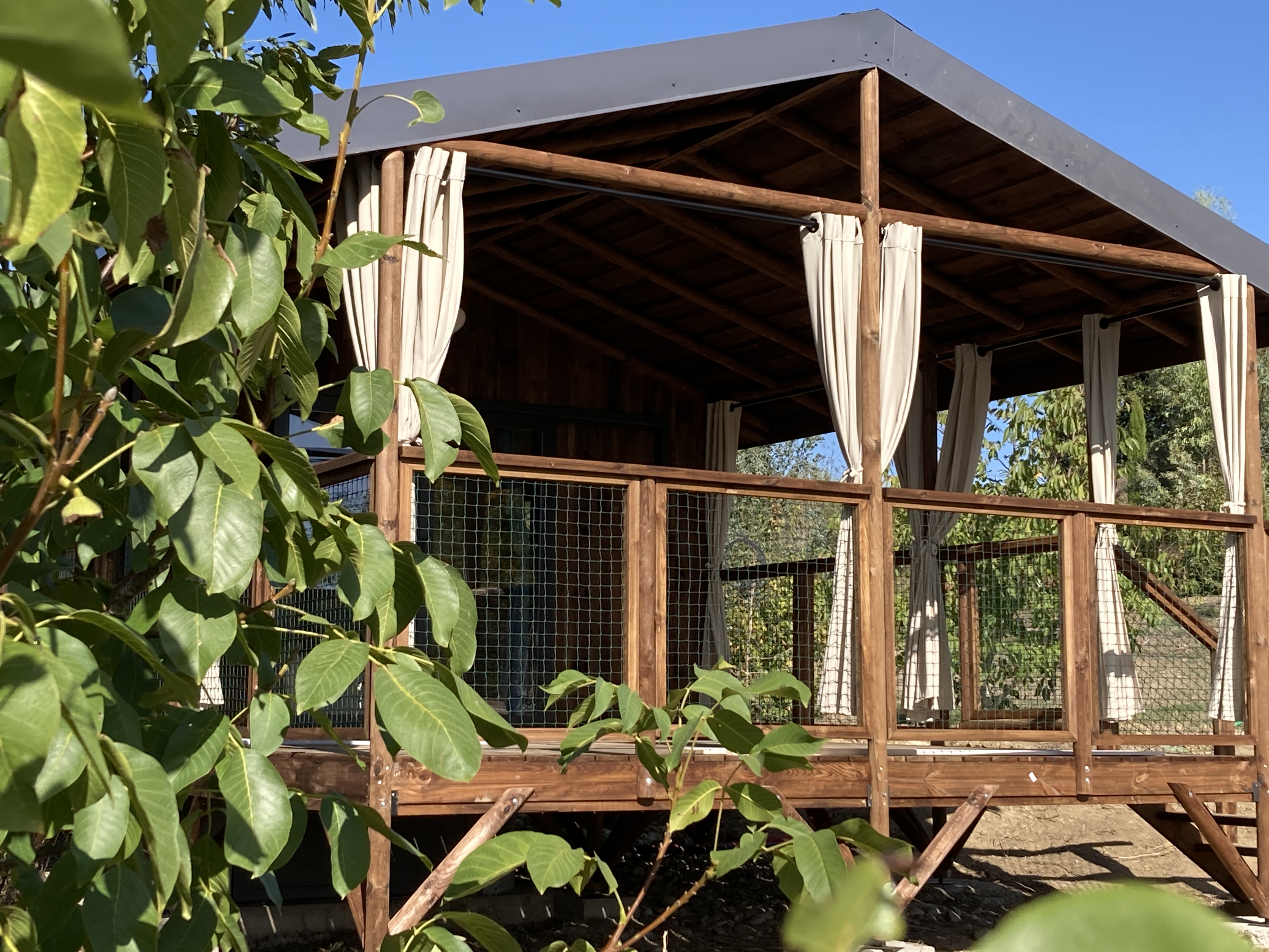 Cabane Miel et Coton : une évasion sensorielle en pleine nature à Villarzel Du Razès — salle de bain