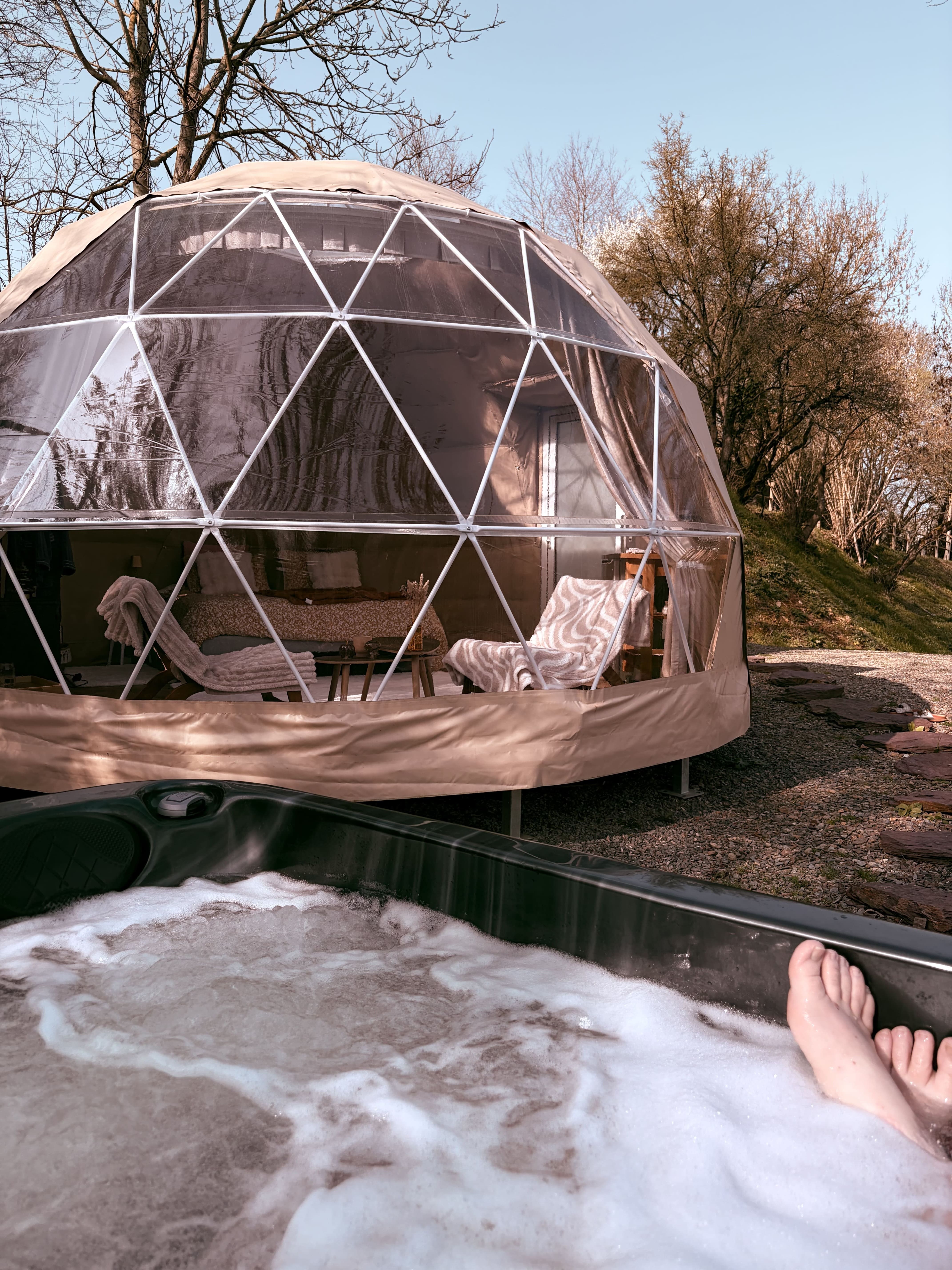 Dôme de la Tuffière — Nuit étoilée avec spa à La Tuffière (Sarthe) à Saint-Germain-d'Arcé — vue intérieure