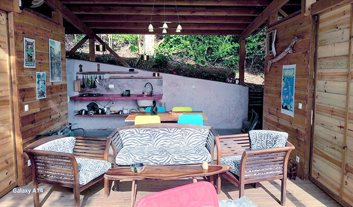 Gran Kabane — Cabane dans les arbres avec vue mer à Guadeloupe à Deshaies — salle de bain