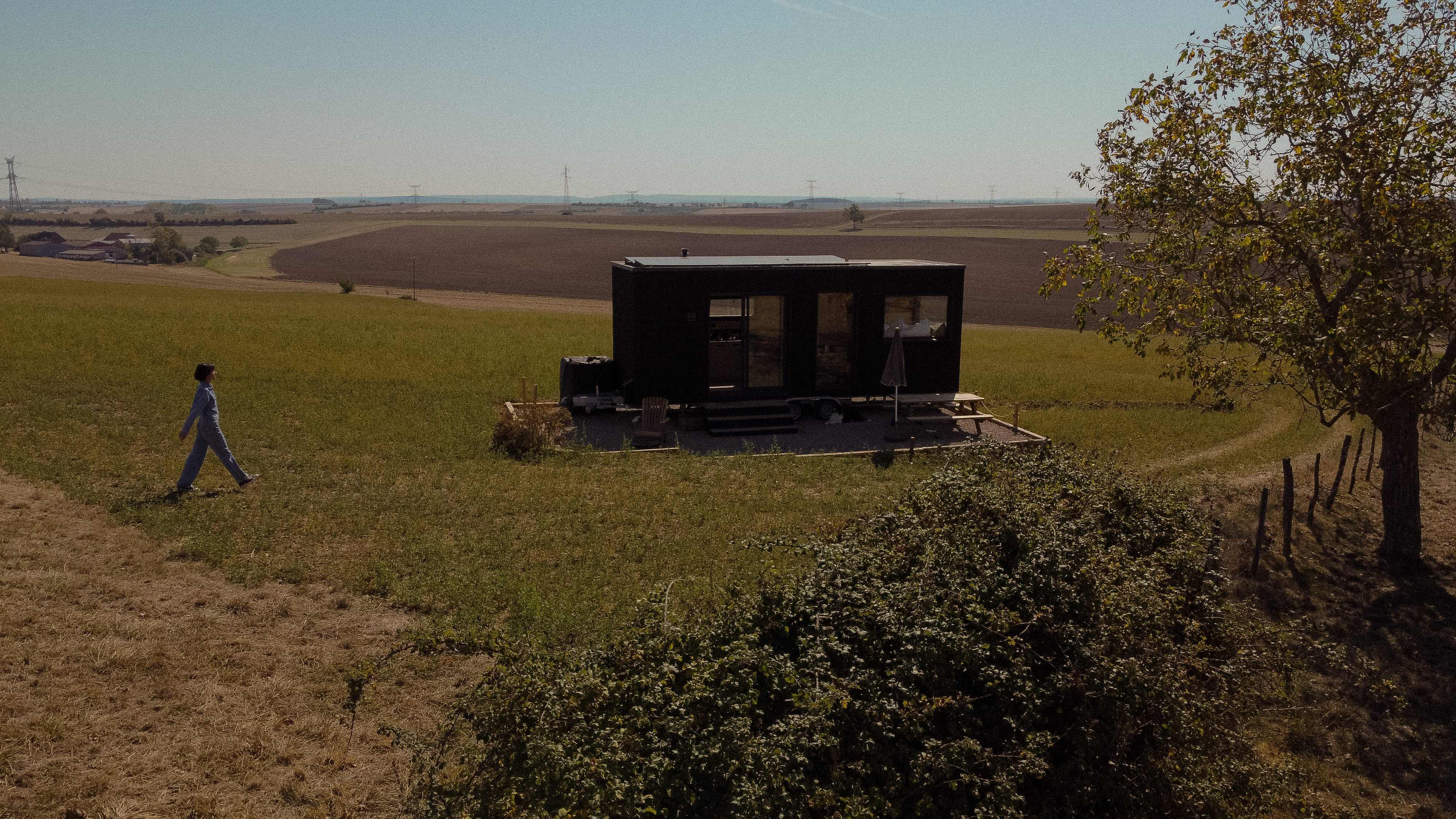 Tiny house moderne au cœur des vignes de Bourgogne à Saint-Père — détail architectural