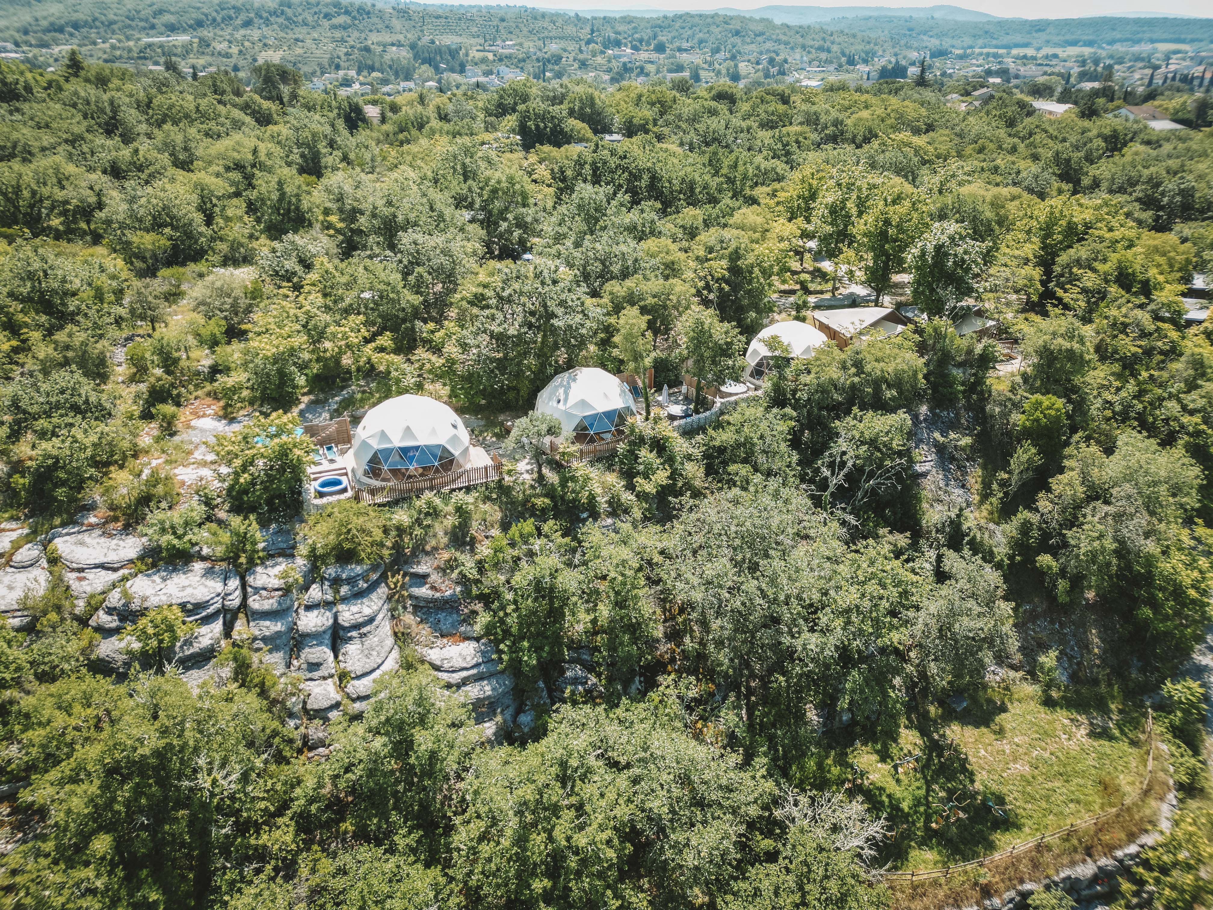 Évasion dans une bulle insolite avec spa en Ardèche à Ruoms — vue intérieure