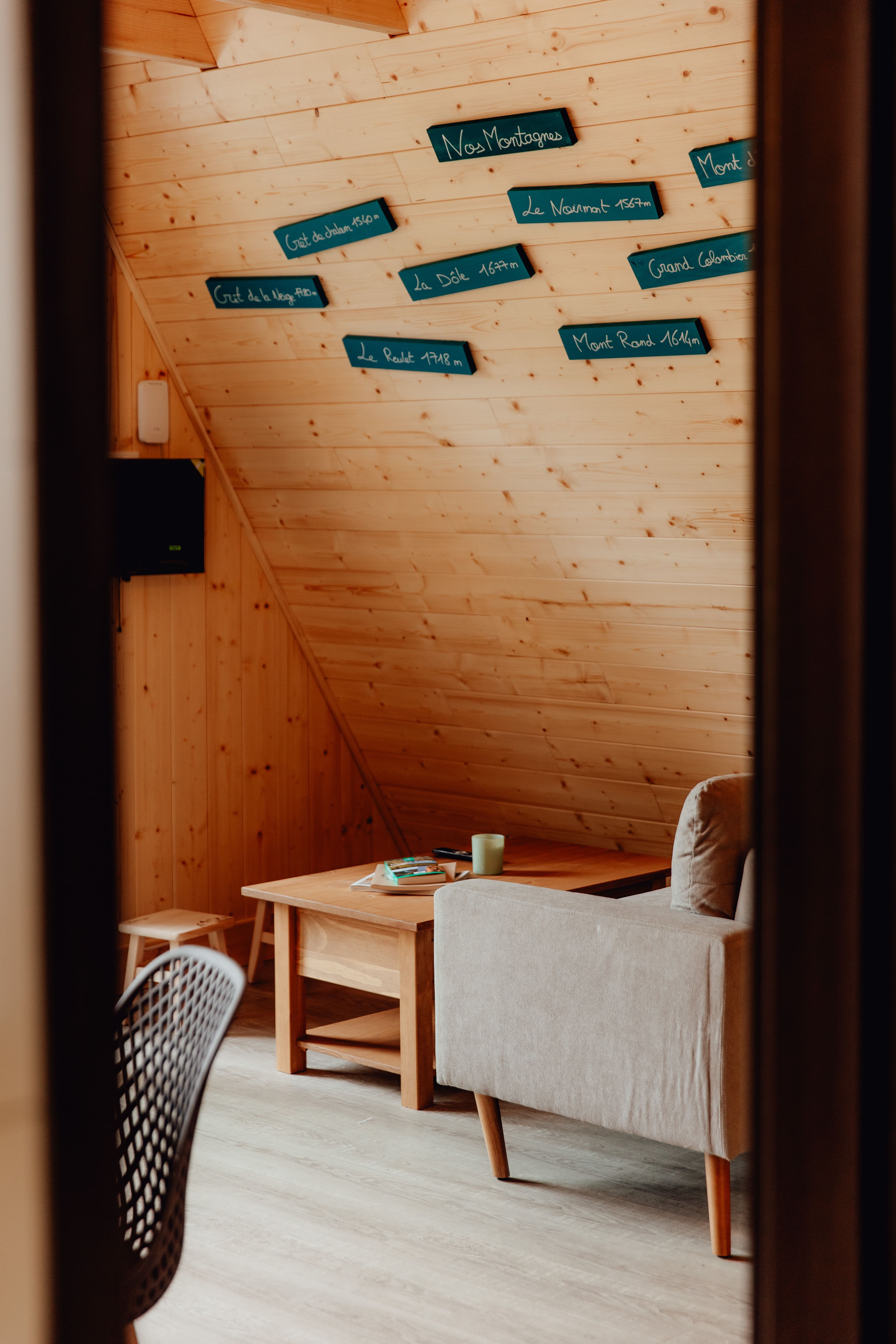 Chalet romantique en Franche-Comté : une évasion en pleine nature à Coyron — détail architectural