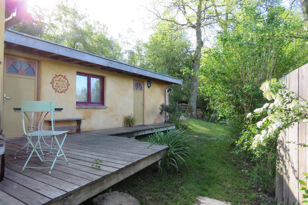 Yourte contemporaine — Séjour apaisant avec spa à Esquillot en Ariège à Esquillot — vue depuis la terrasse