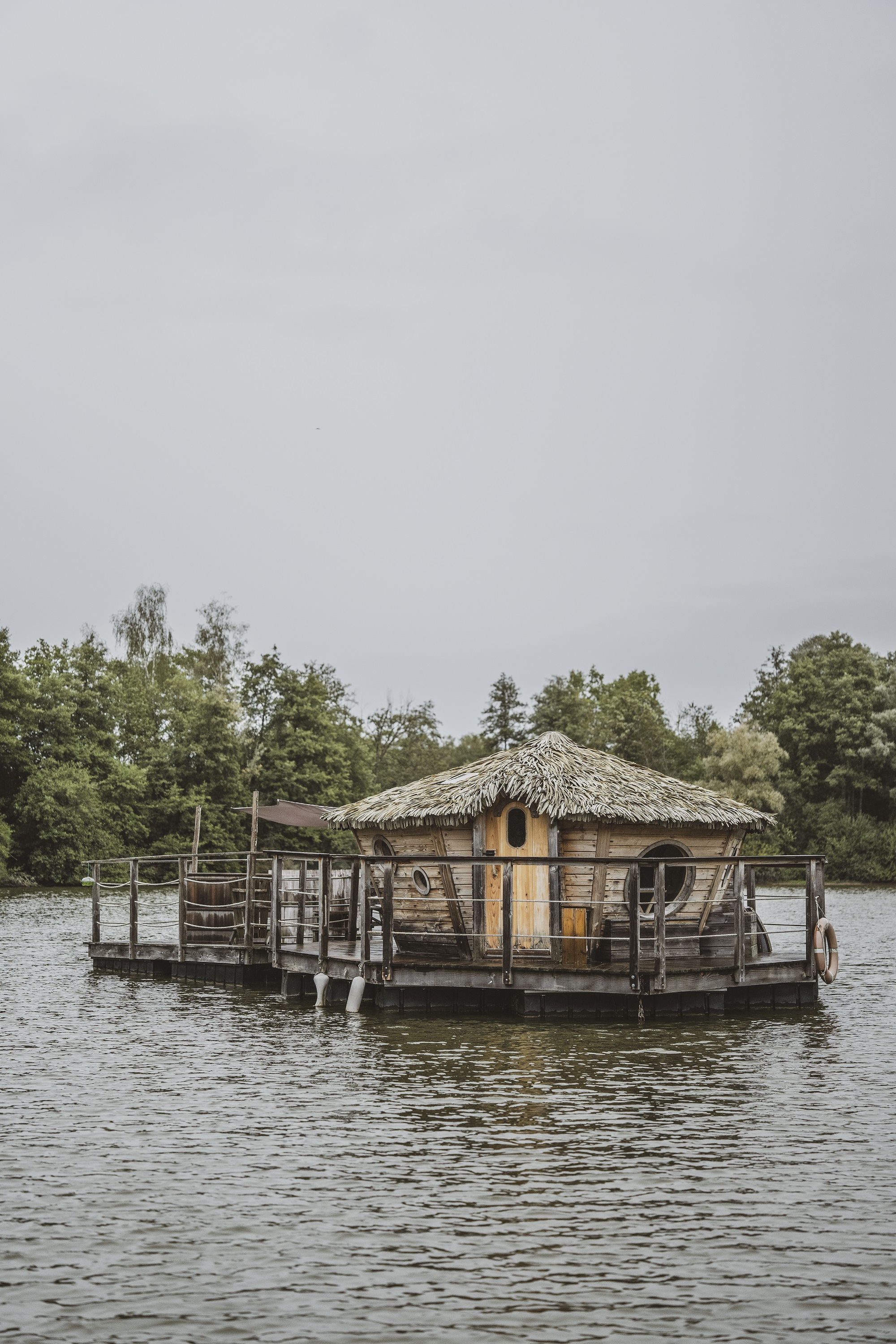 Cabane Spa Nénuphar : une évasion sur l'eau en Franche-Comté à Chassey-Lès-Montbozon — espace de vie