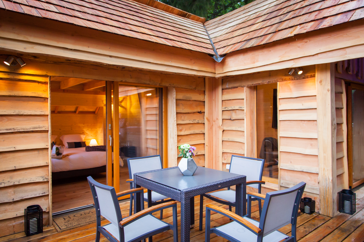 Lodge Luxe — Cabane dans les arbres perchée à 6m en Haute-Savoie à Larringes — vue intérieure