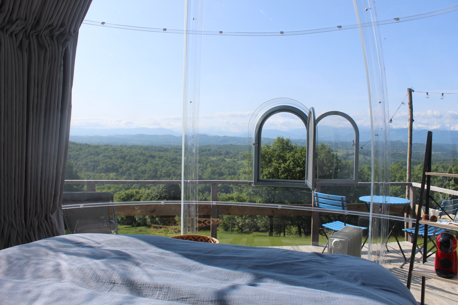 Bulle face aux Pyrénées ! — Nuit insolite avec spa à Haute-Garonne à Toulouse — détail architectural