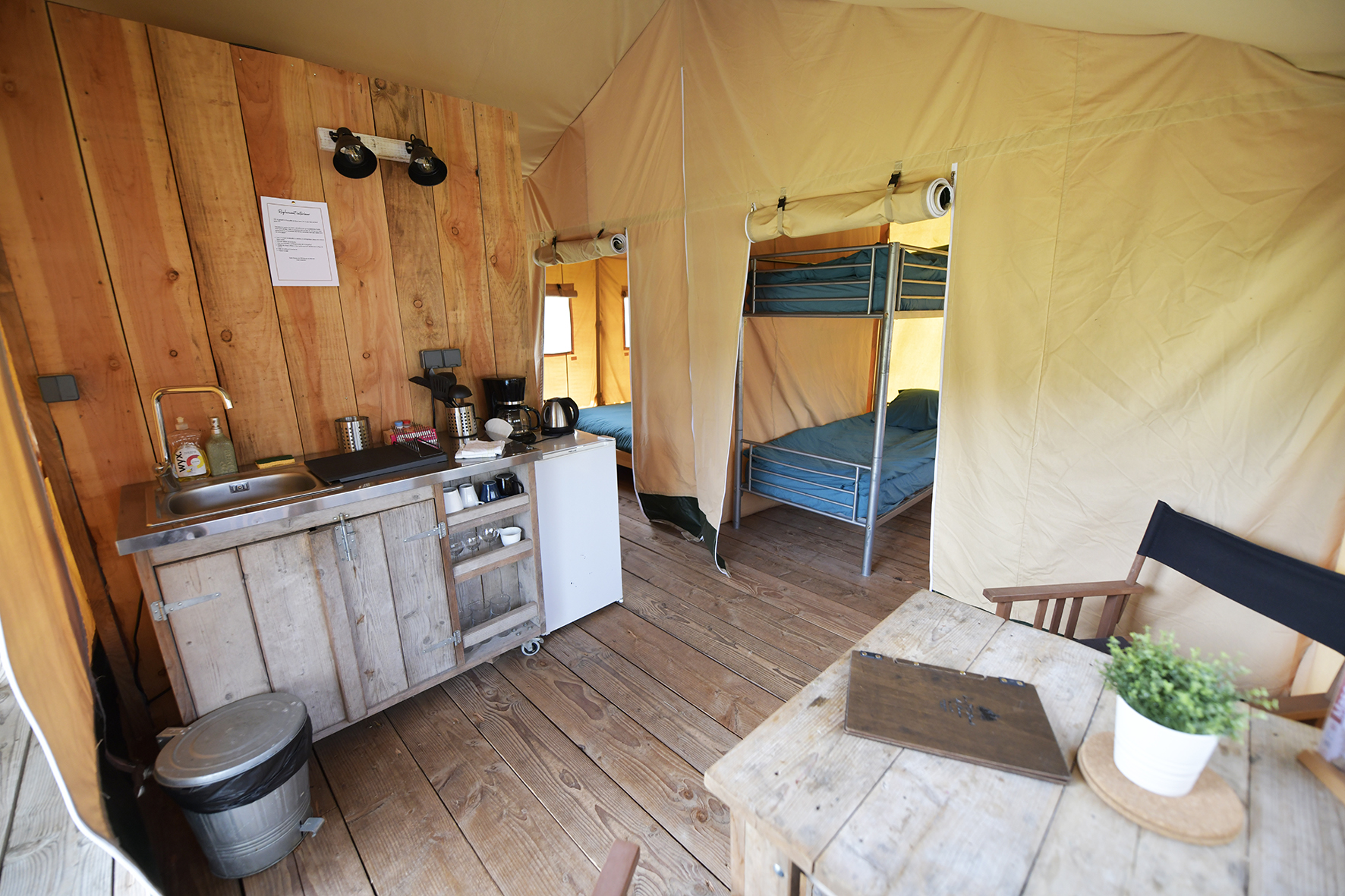 Séjournez dans le lodge du Hibou en Bourgogne à Quarré-Les-Tombes — vue depuis la terrasse