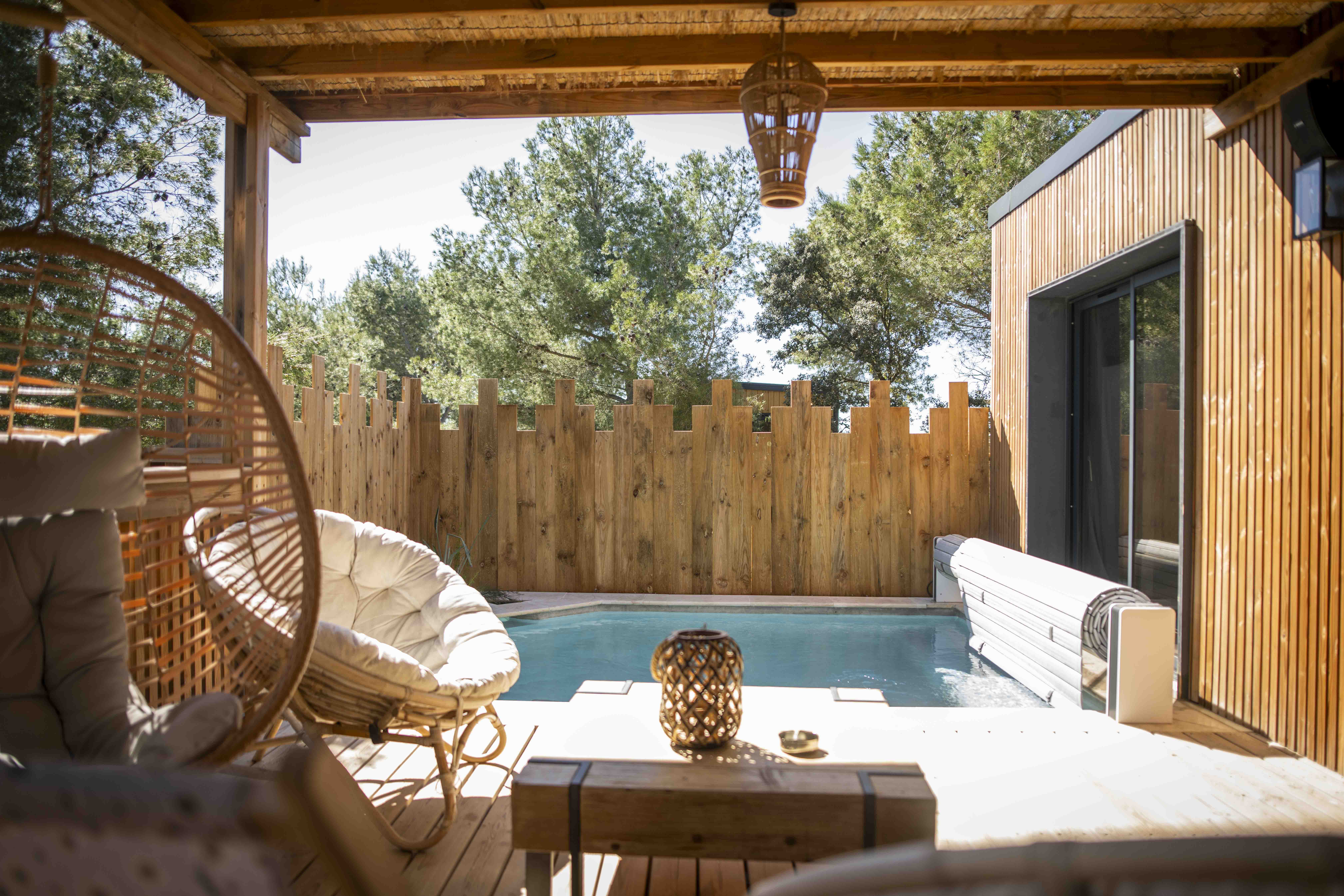 Villa XXL Safari — Cabane sur pilotis avec piscine à Gard à Alès — espace de vie