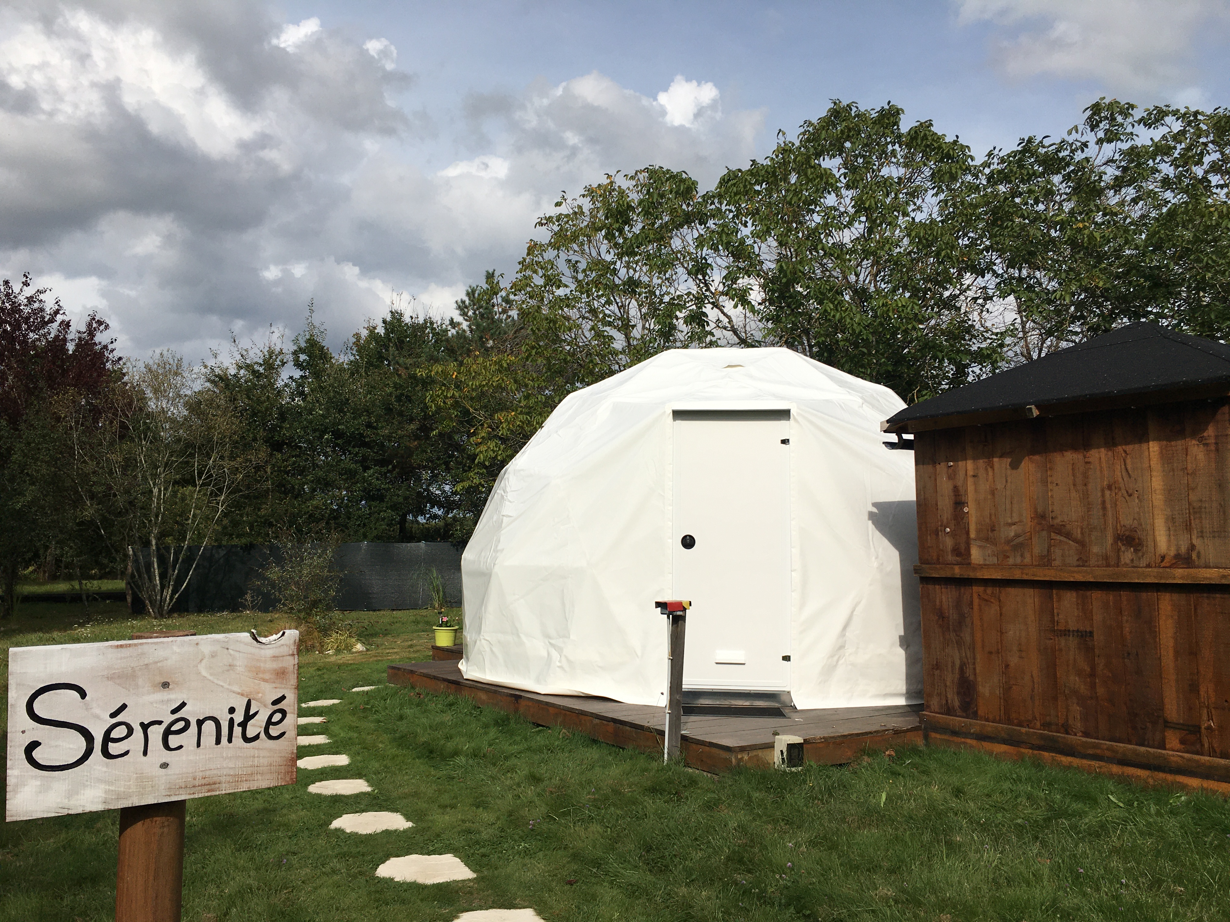 Dôme Sérénité — Nuit étoilée avec spa à Châteauroux (Indre) à Châteauroux — environnement naturel