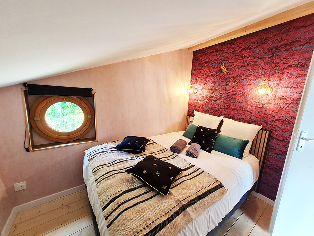 Cabane l'Enchantée : une expérience suspendue en Franche-Comté à Dole — salle de bain
