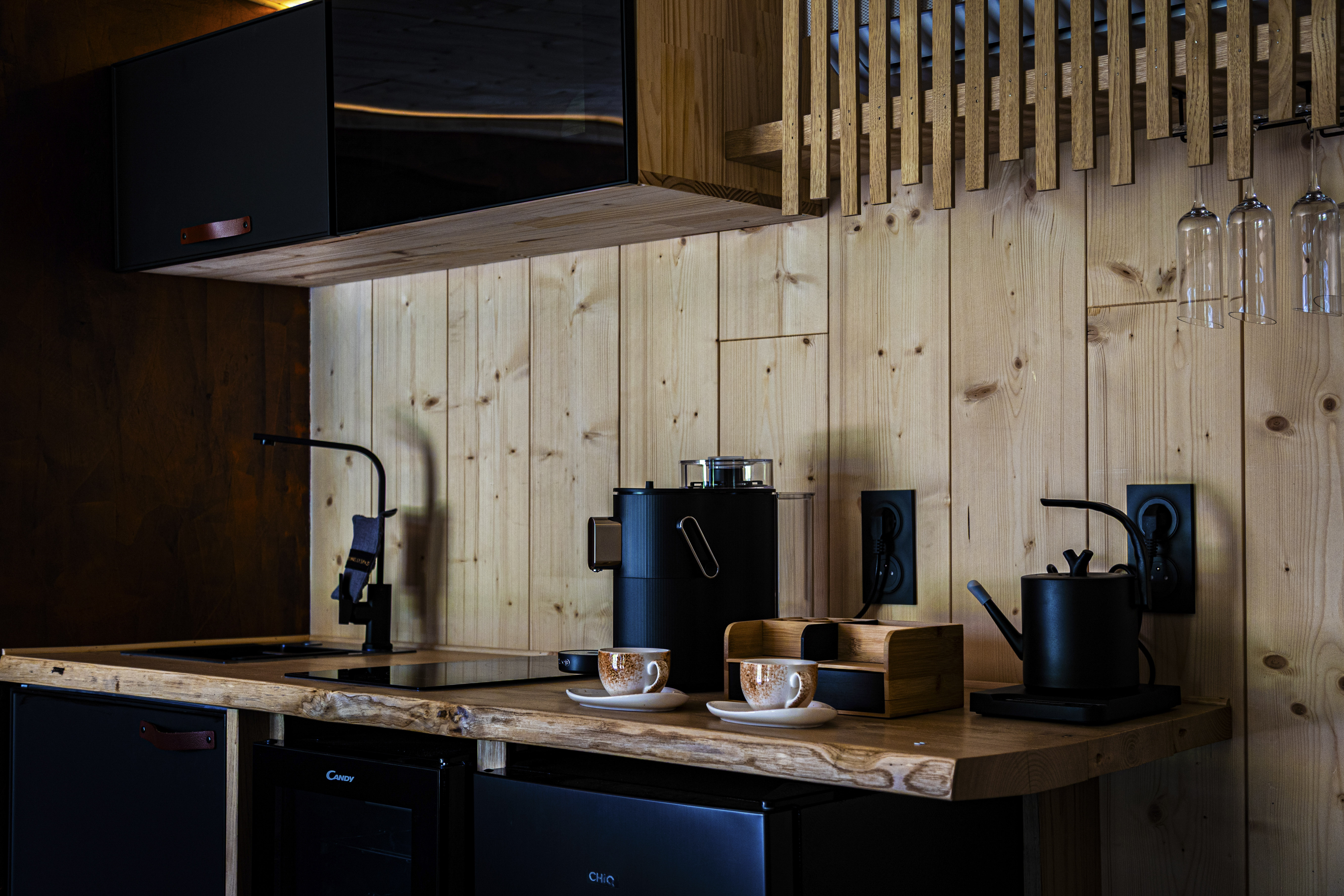 Pépites Lodges et Spas Lodge 2 Exclusif — Ecolodge avec spa privatif à Allier à Montluçon — détail architectural