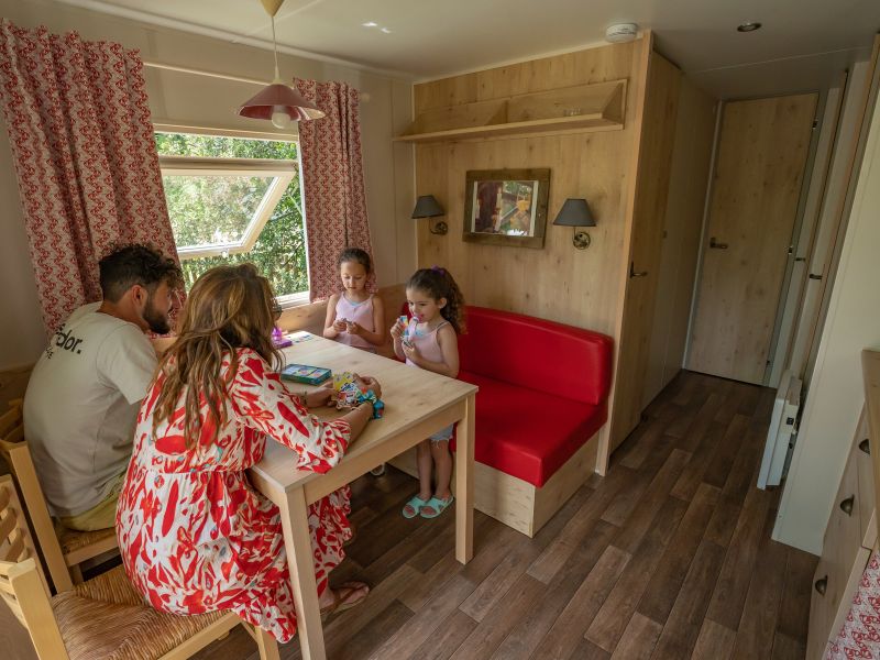 Roulotte d'Anglas — Séjour insolite avec spa à Hérault à Clermont-l'Hérault — chambre