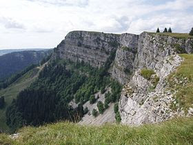 Yourte en Franche-Comté : une nuit étoilée au cœur de la nature à Rochejean — vue depuis la terrasse