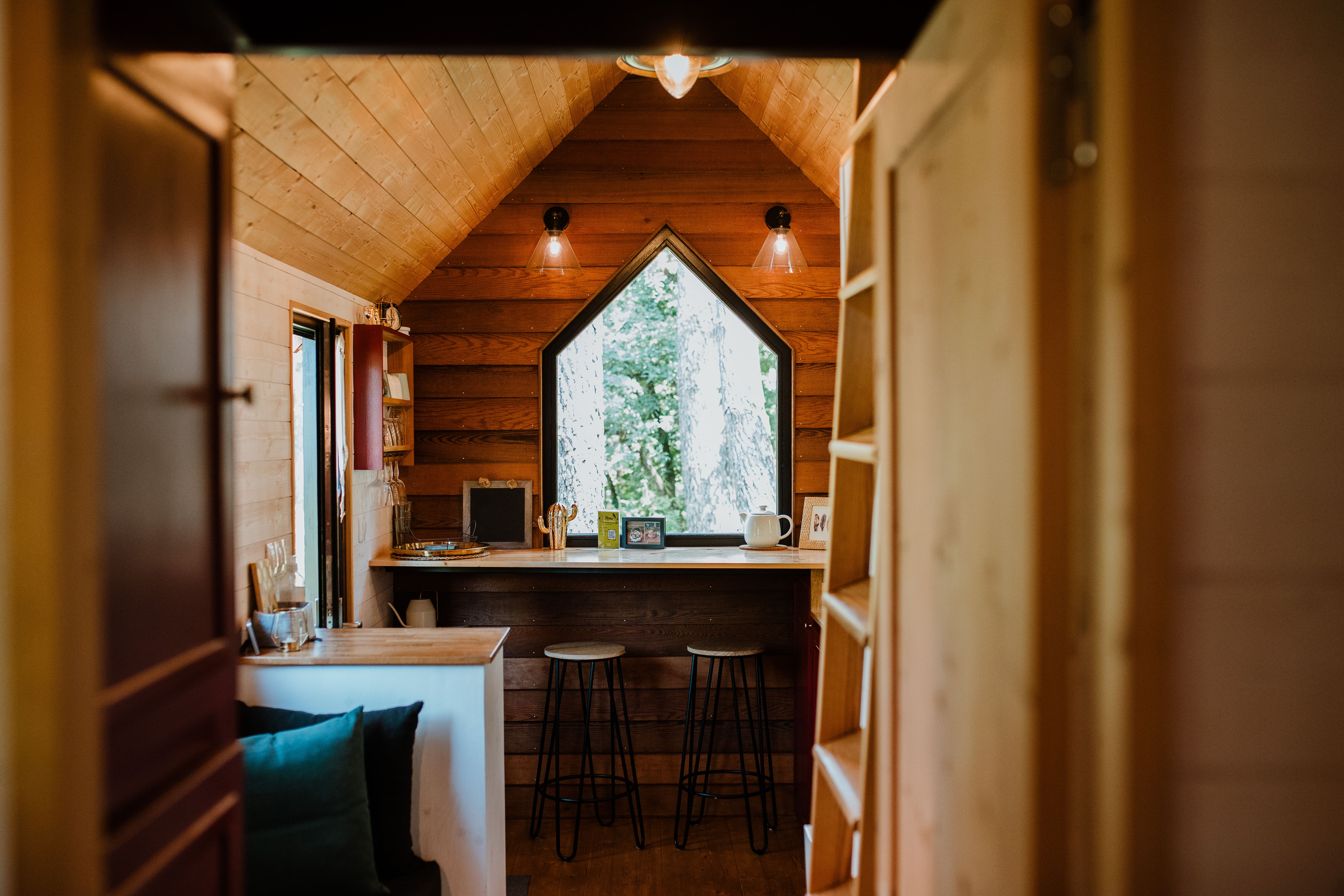 La Calypso : une tiny house moderne au cœur de la nature à Clefs-Val-D'anjou — espace de vie