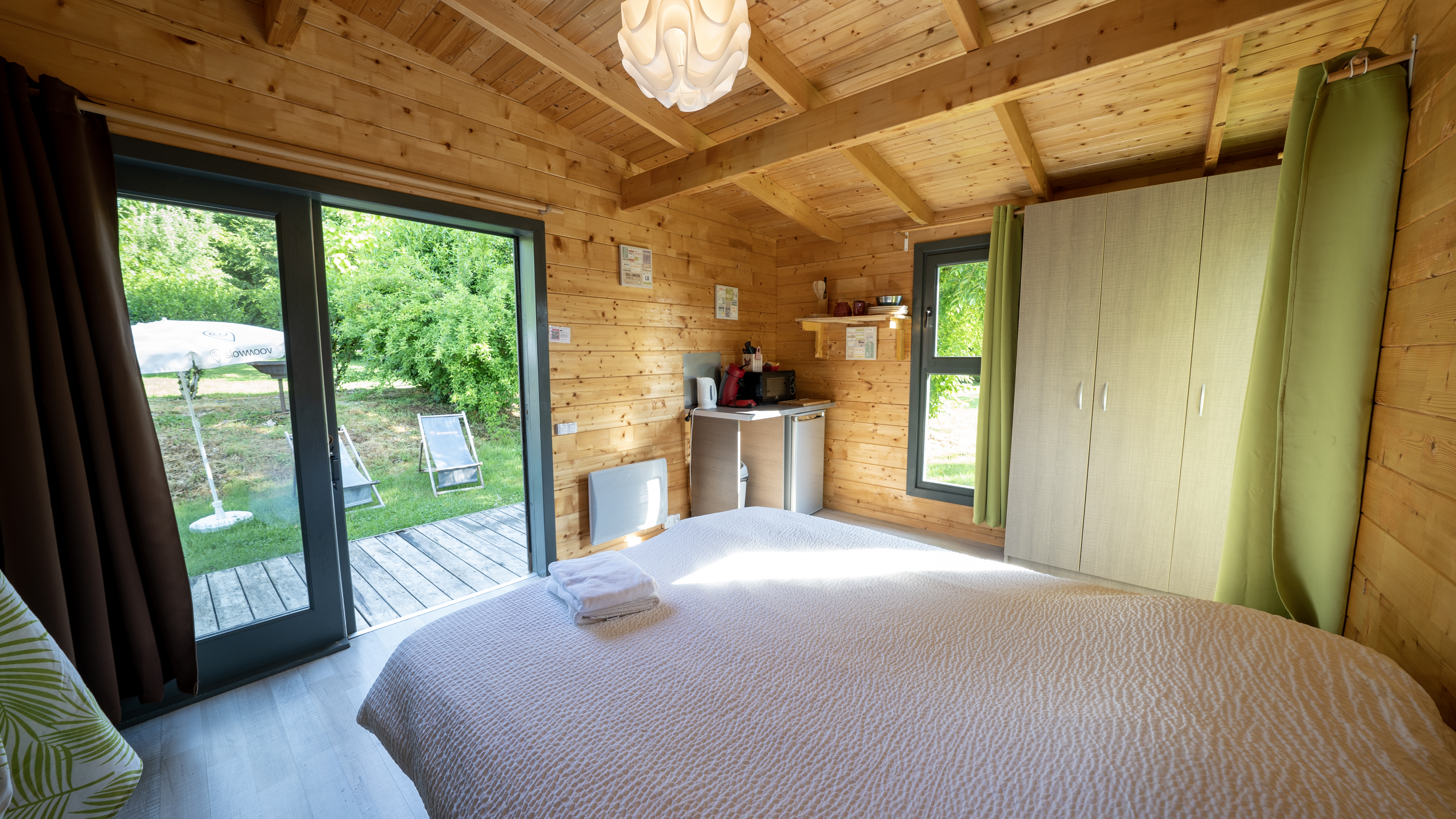 Cabane Taboo : une expérience immersive en Limousin à Chamberet — vue intérieure