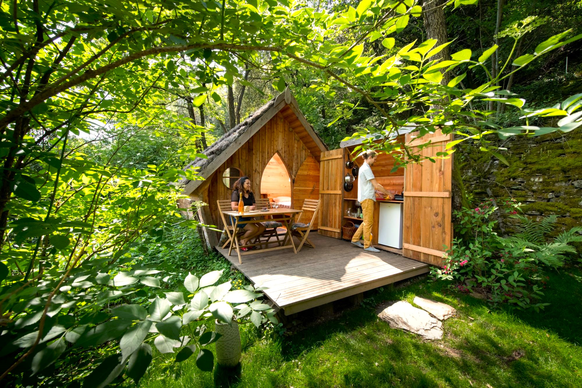 Cabane châtaigne Coutinelle perchée sur terrasse Cévenole à Peyremale — espace de vie