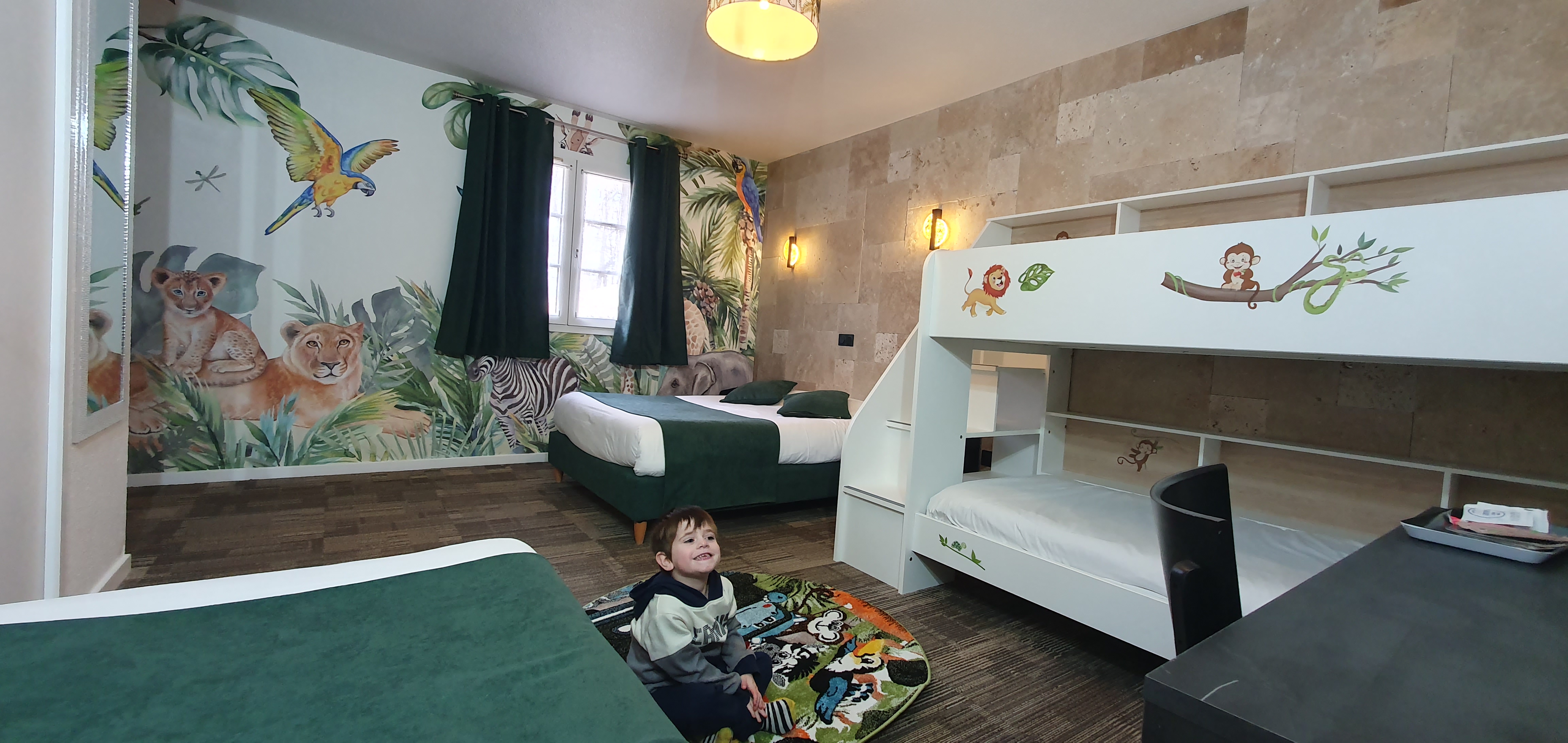 Chambre Safari — Hébergement familial avec spa à Ain à Meillonnas — salle de bain