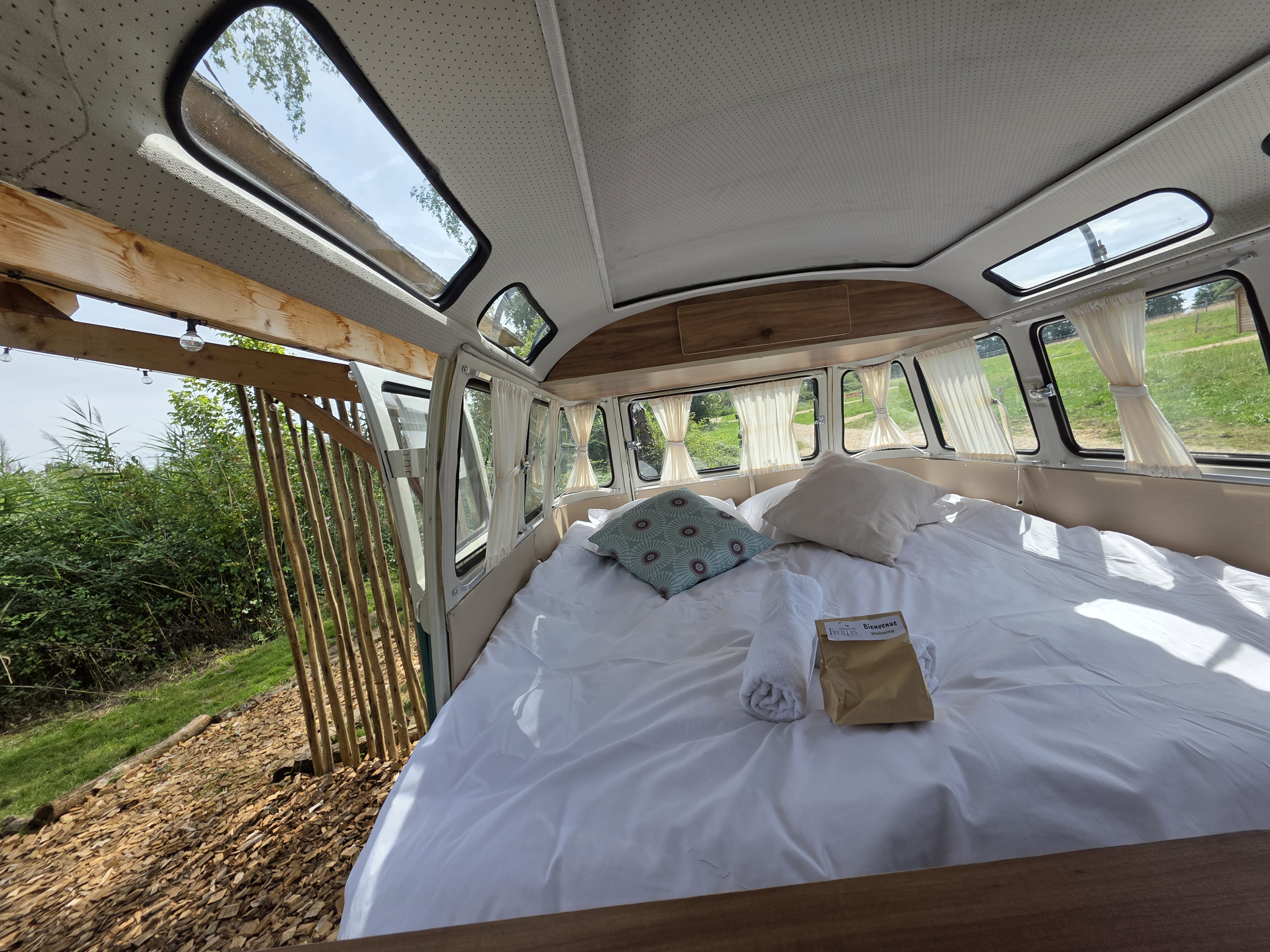 Combi Harvey — Nuit insolite dans un van vintage à Ain à Meillonnas — environnement naturel
