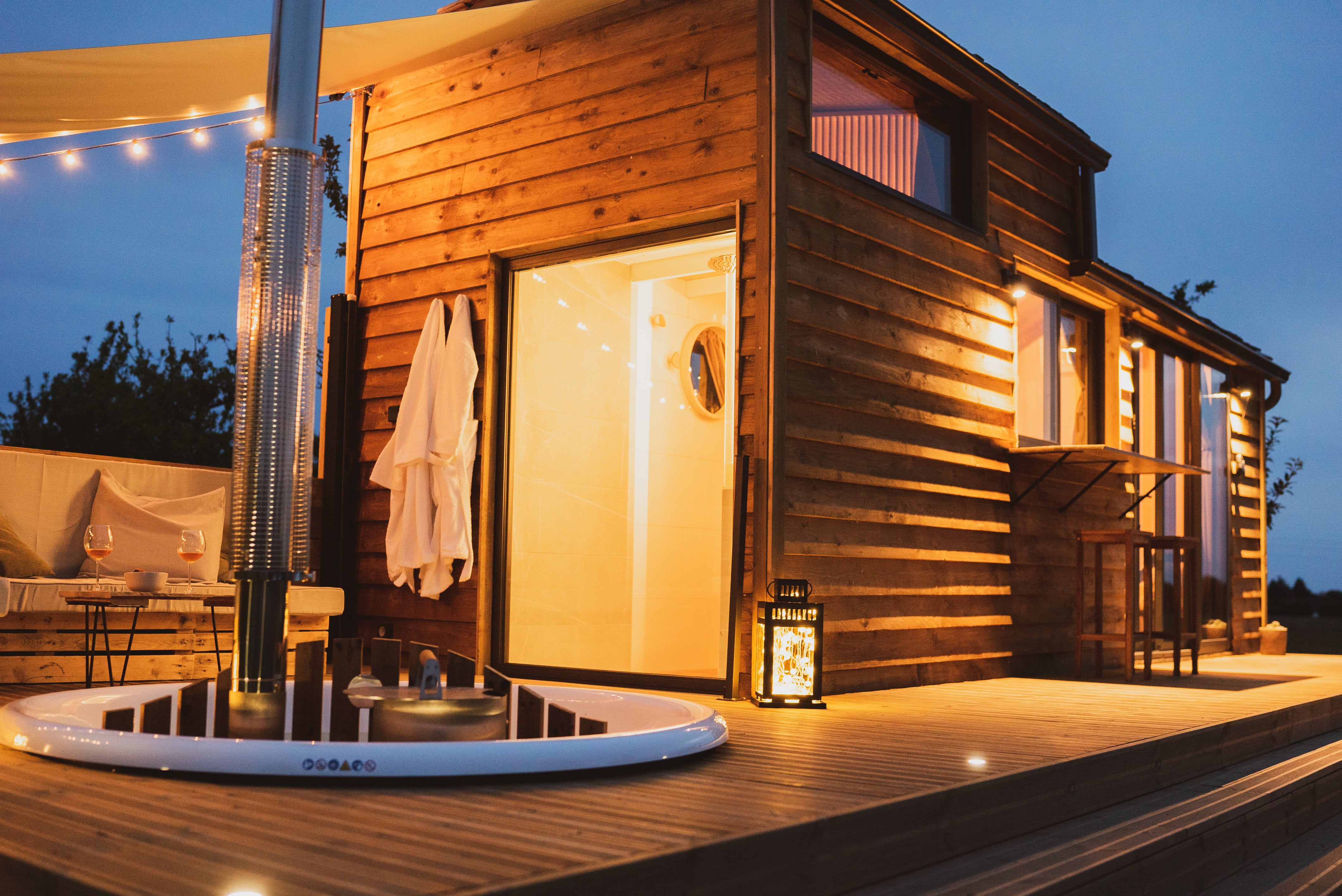 Sacrée Cabane — Séjour bien-être avec spa à La Sarthe à Solesmes — cuisine