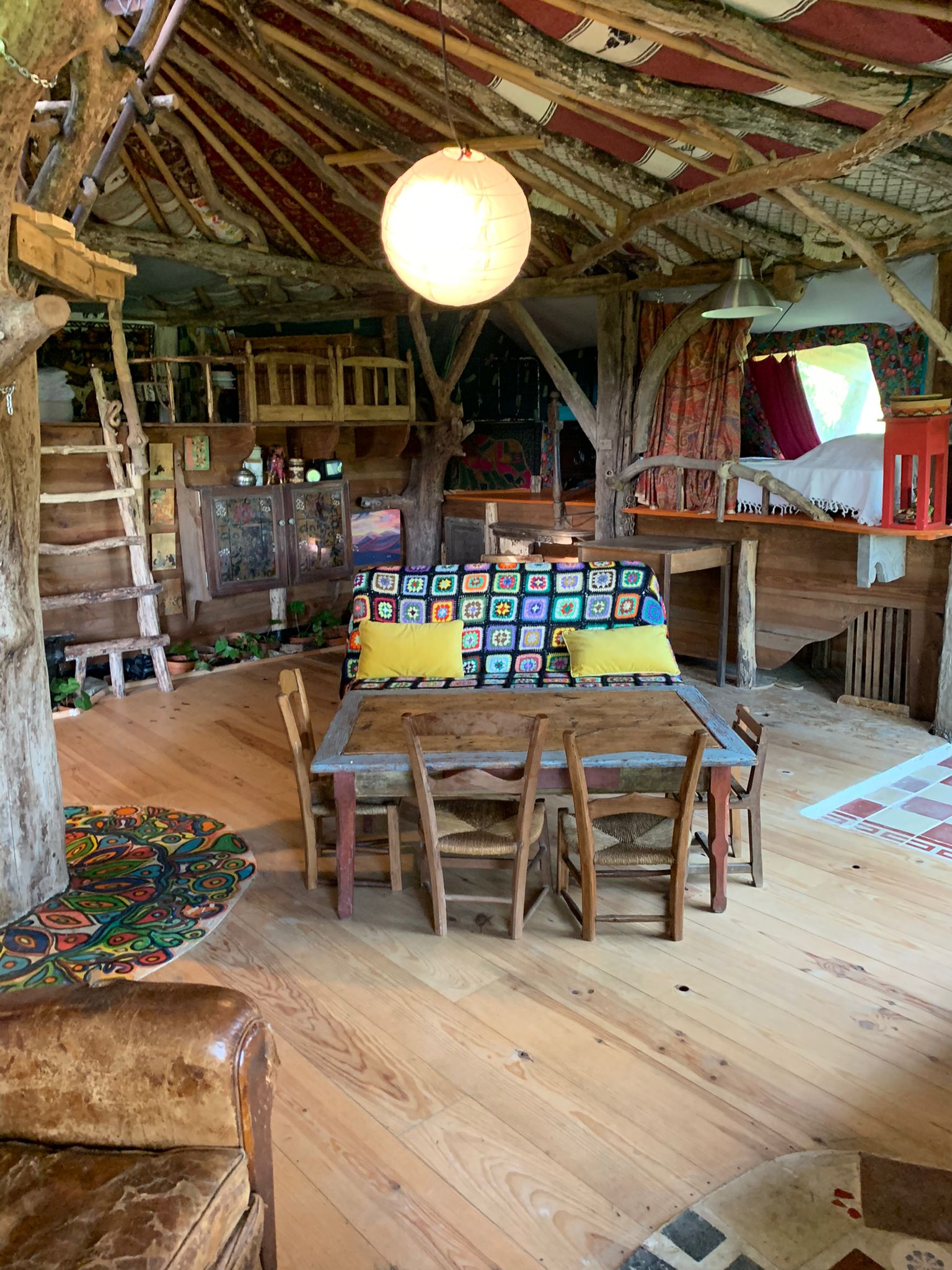 Colline sous les étoiles : une maison de hobbit en Aquitaine à Bajamont — salle de bain