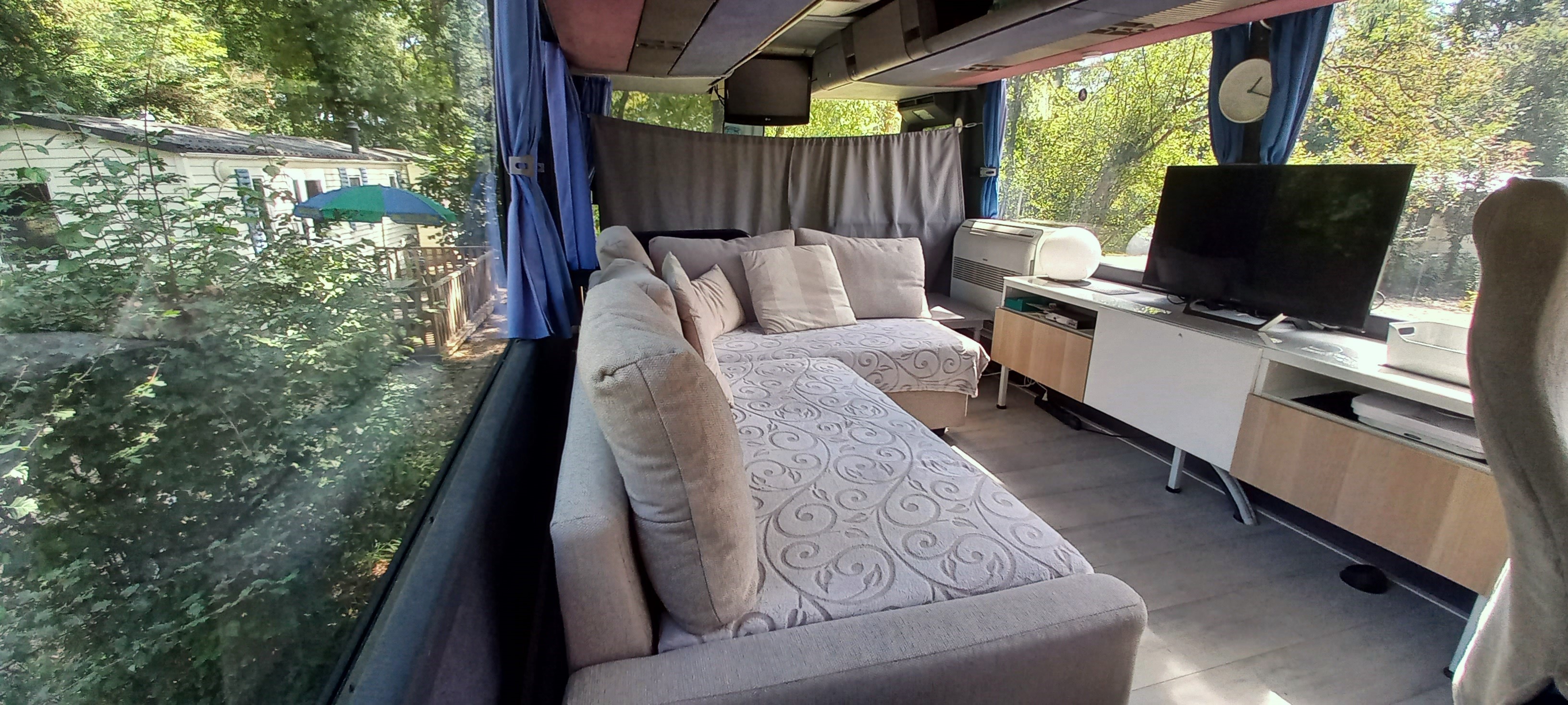 BUS Iliade — Nuit originale avec spa à Haute-Marne à Saint-Dizier — détail architectural