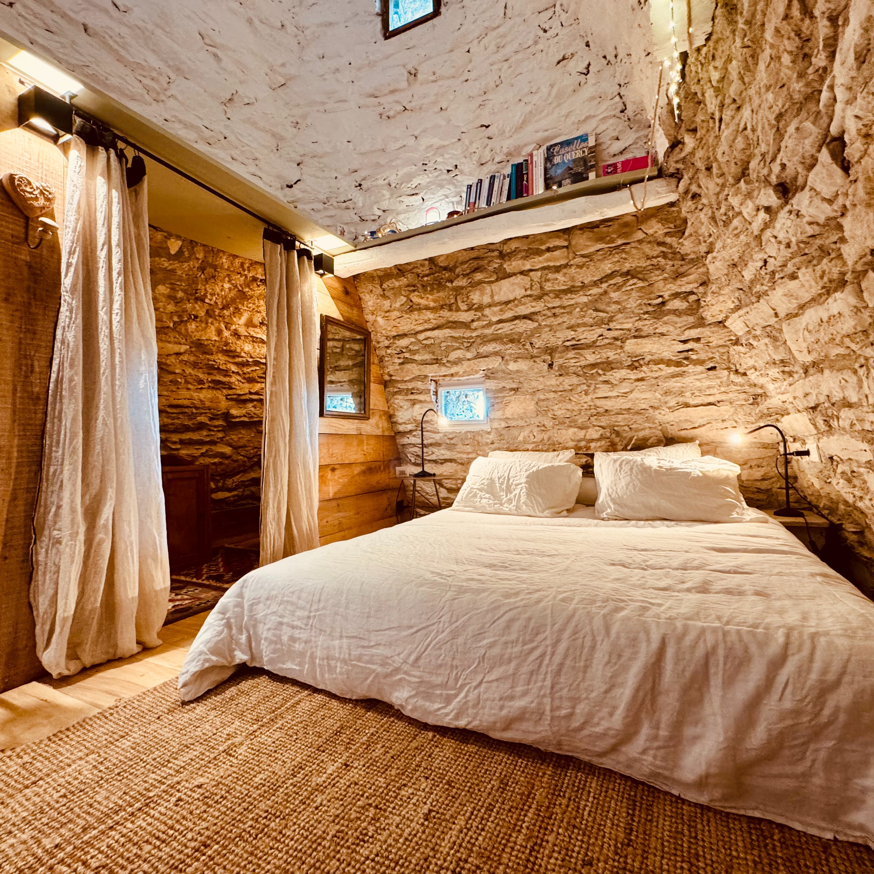 Le Refuge des Etoiles — Maison insolite avec spa privatif à Lot à Cajarc — vue depuis la terrasse