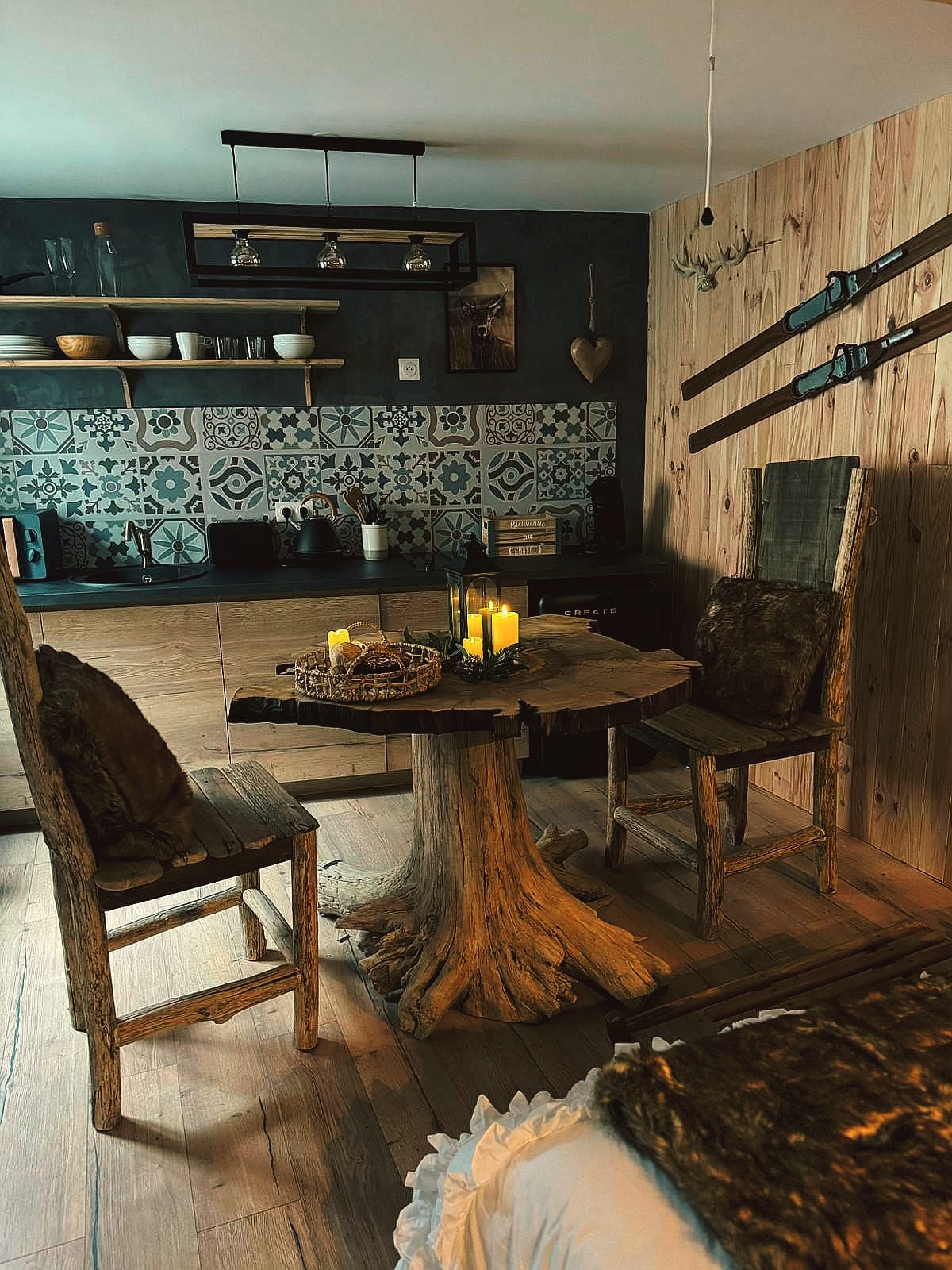 Chalet Romantique Spa & Ciné Privé — Chambre à thème avec jacuzzi à Amiens à Amiens — vue depuis la terrasse