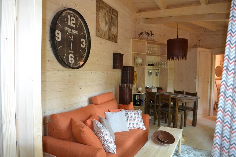 Lodge Evasion : une cabane immersive en Poitou-Charentes à Magné — espace de vie
