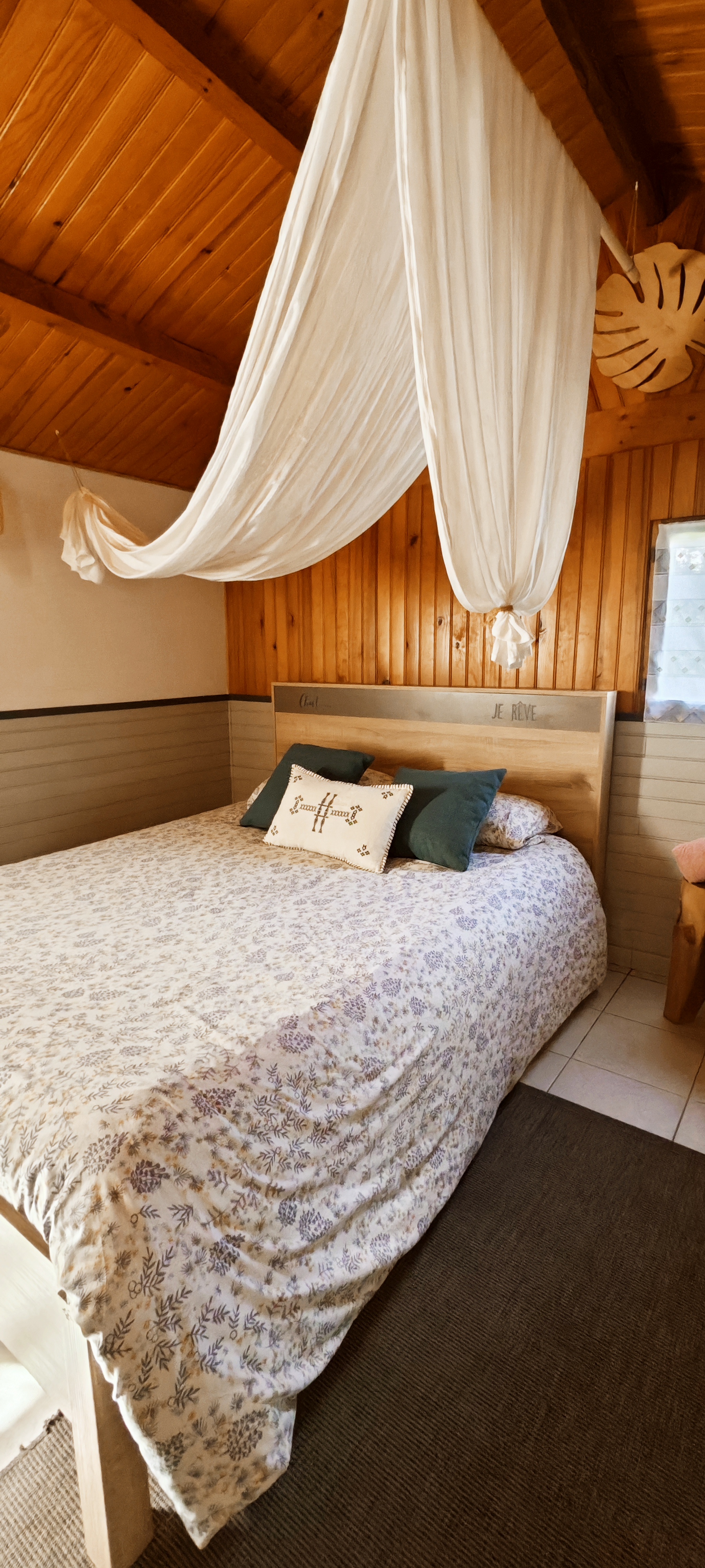 Chalet cosy avec spa privatif : une évasion en Pays de la Loire à Aizenay — détail architectural