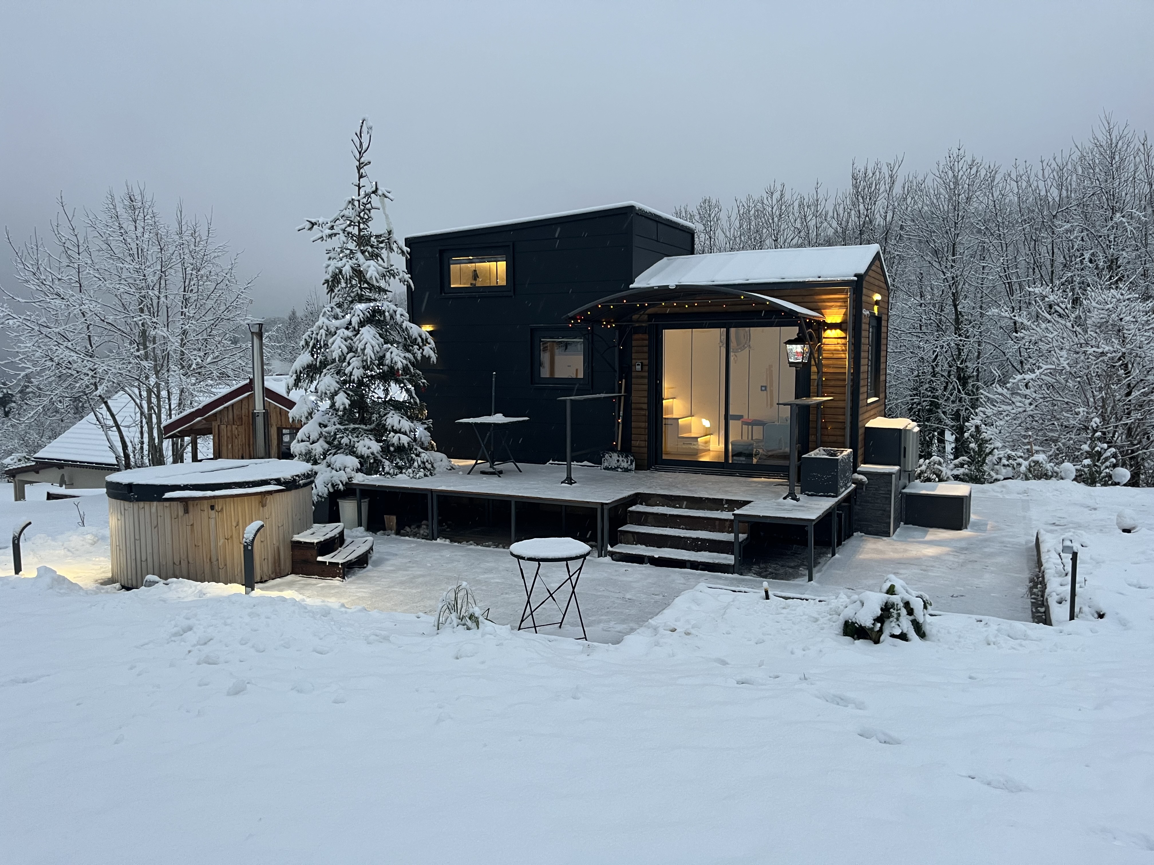 Tiny house Athena & Spa : une évasion sensorielle en Franche-Comté à St Claude — chambre