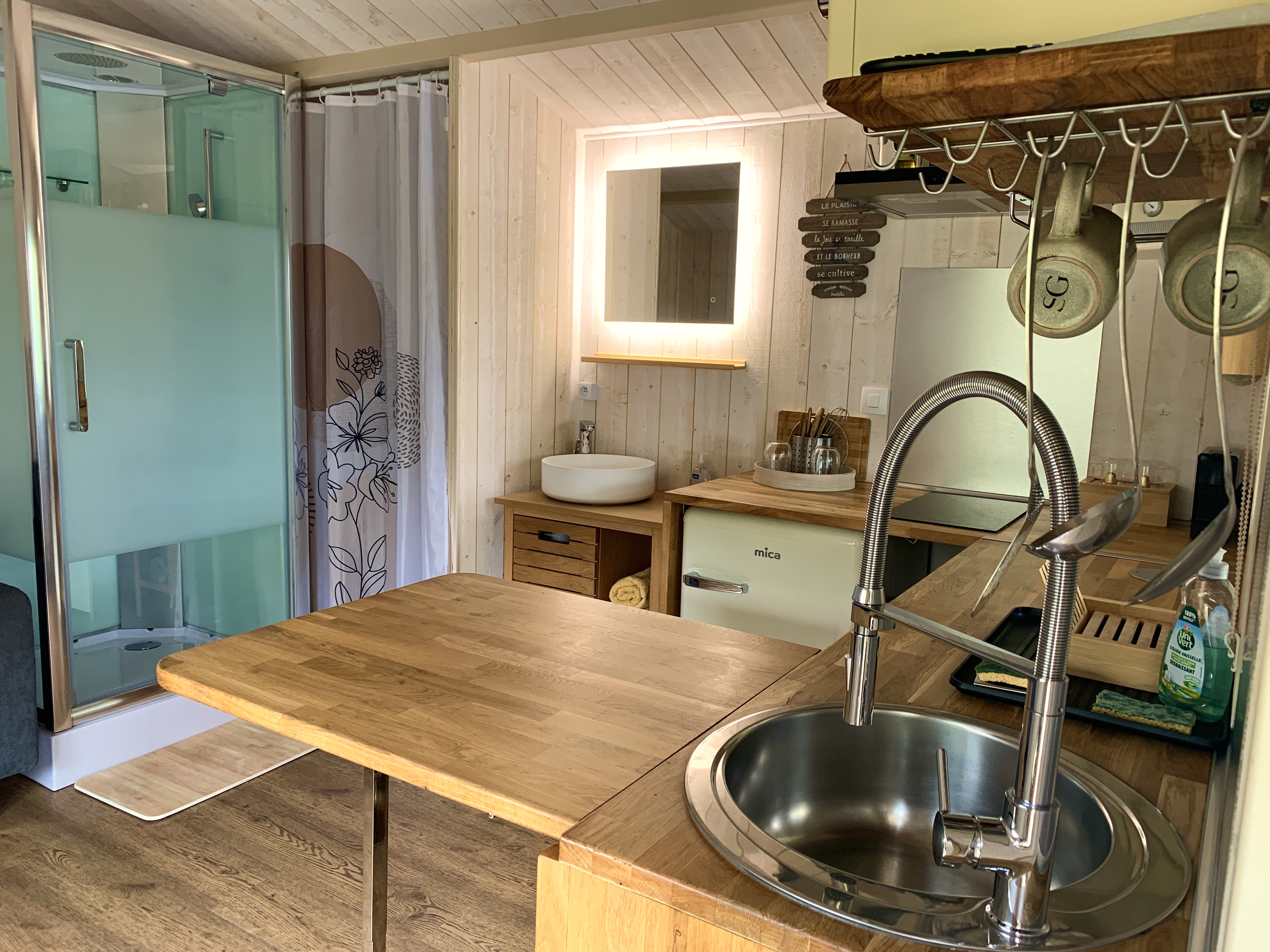 Chalet bord de Seine & Spa : une évasion romantique en Île-de-France à Carrières-Sous-Poissy — détail architectural