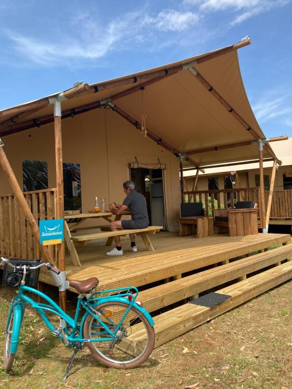 Wood Lodge Arcachon : une expérience unique en pleine nature à Audenge — vue intérieure