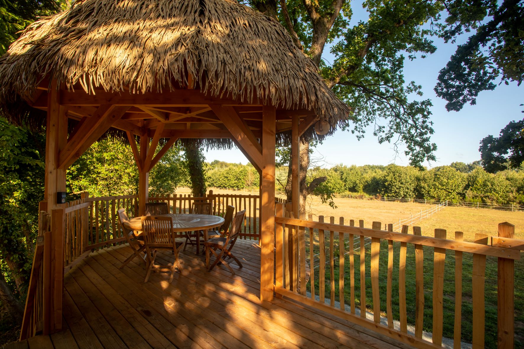 Cabane Glasgow : une échappée sur pilotis en Bretagne à Pleyber-Christ — vue intérieure
