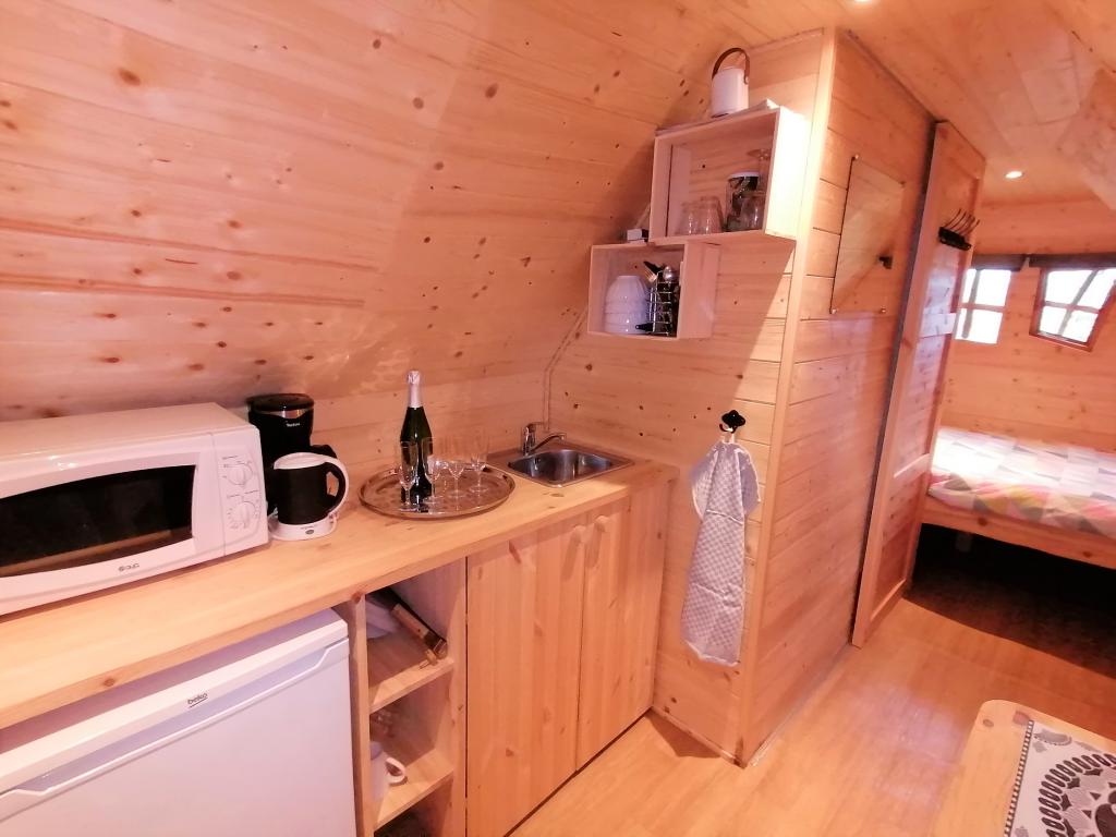 Grande Cabane de la Gare — Séjour relaxant avec spa à Lurey (Marne) à Esclavolles-Lurey — détail architectural
