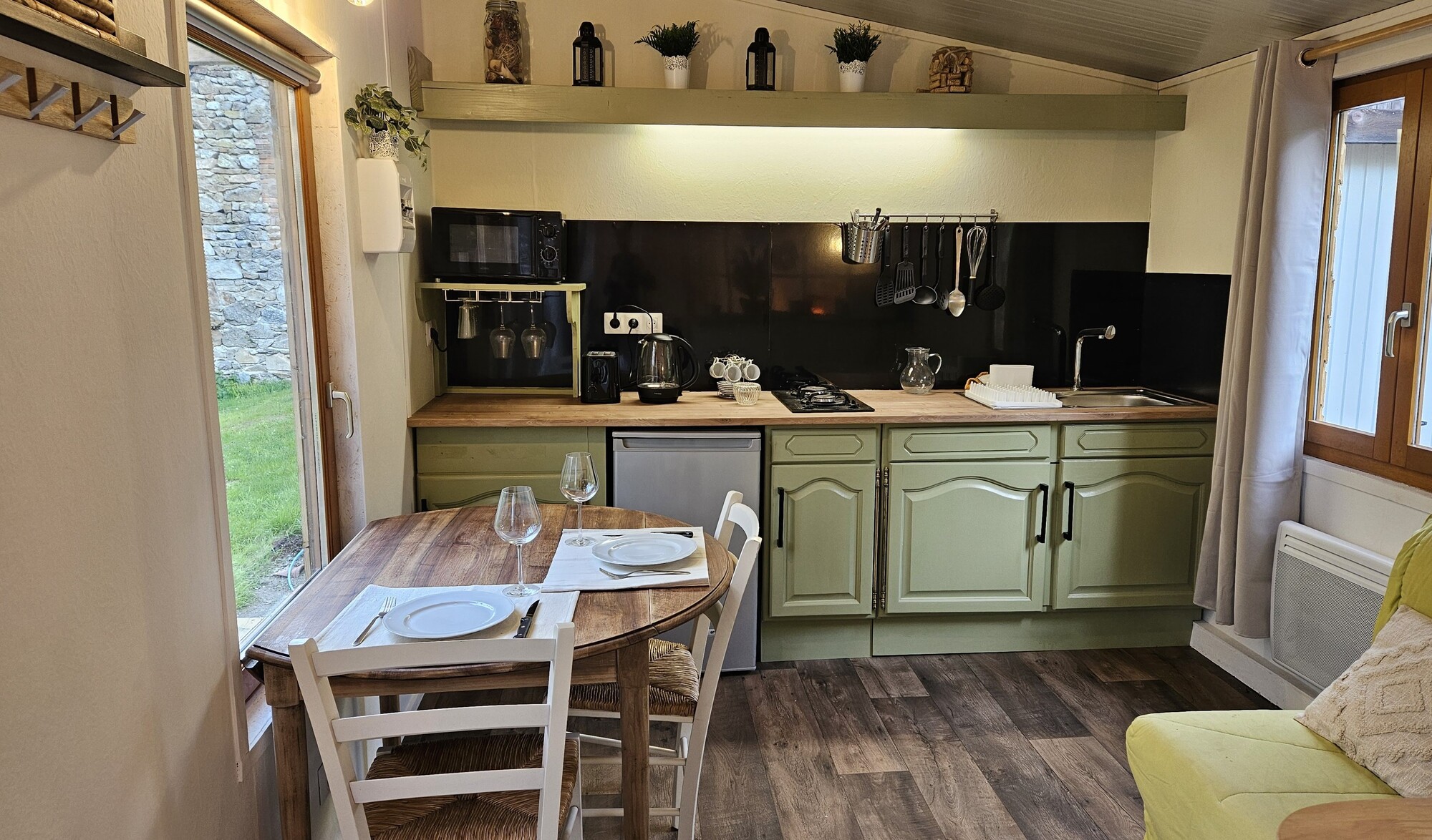 Lodge des sources & Spa : une cabane immersive en Auvergne à Viscomtat — chambre