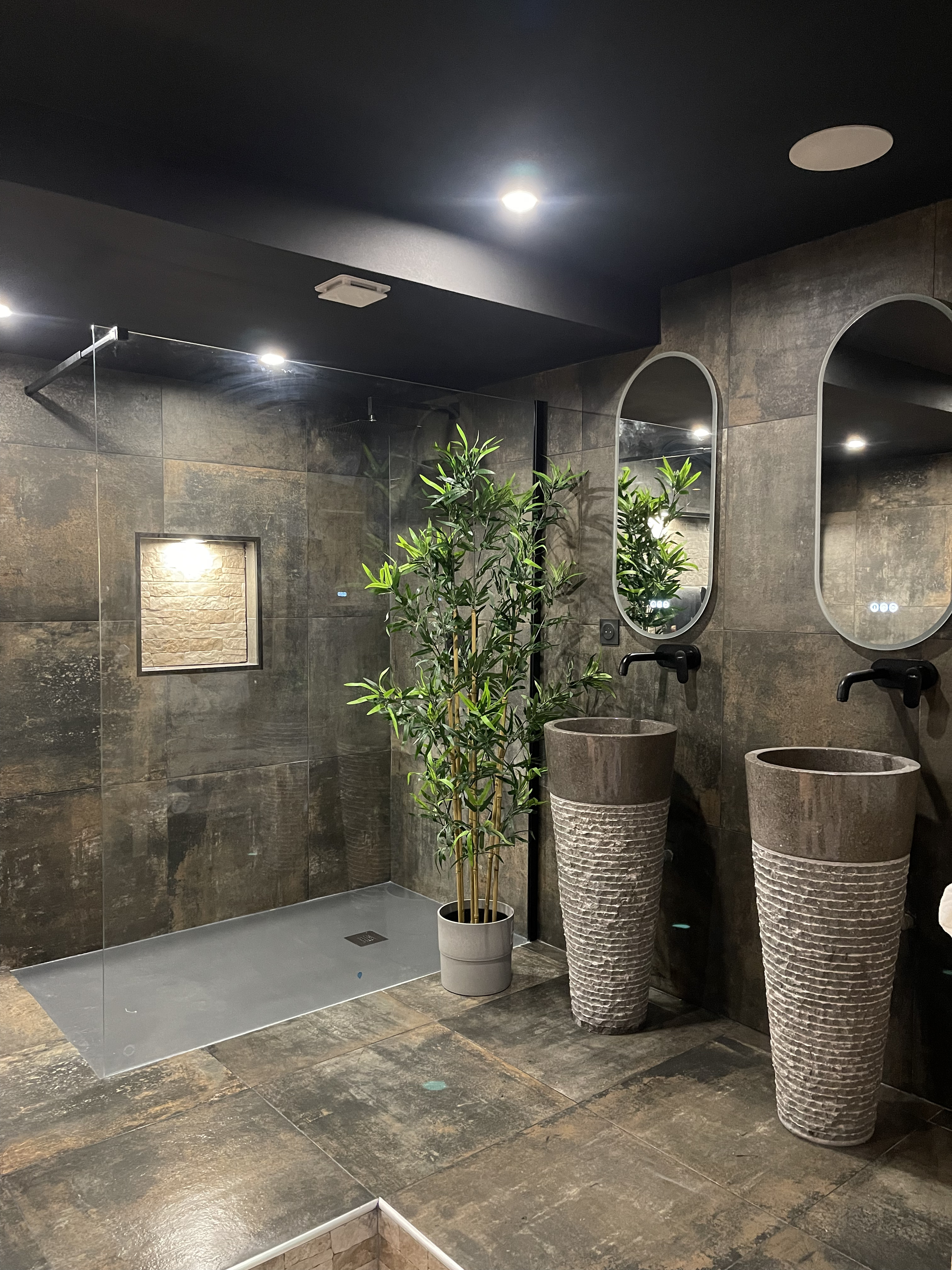 Spa & Love Exotic — Appartement avec spa à Clermont-Ferrand à Clermont-Ferrand — salle de bain