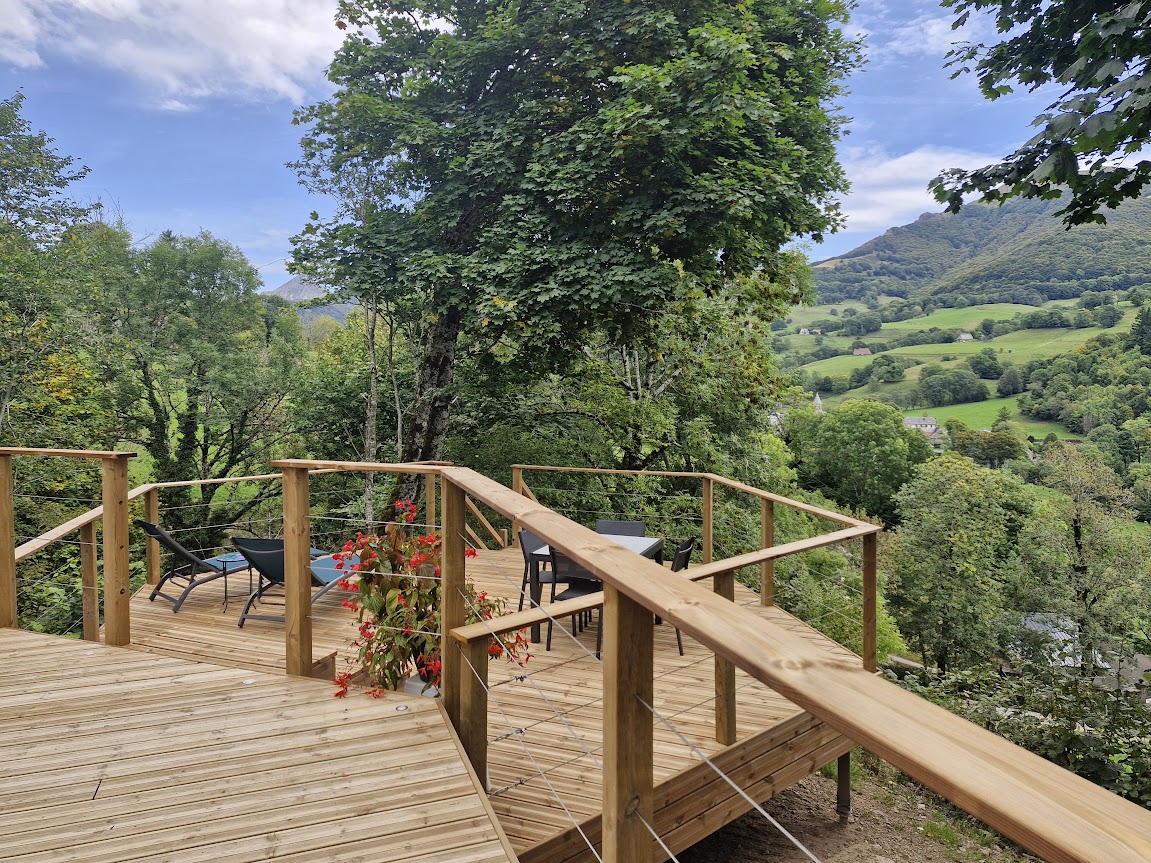 Bulle de Printemps & Spa — Dôme avec jacuzzi à 950m d'altitude dans le Cantal à Aurillac — salle de bain