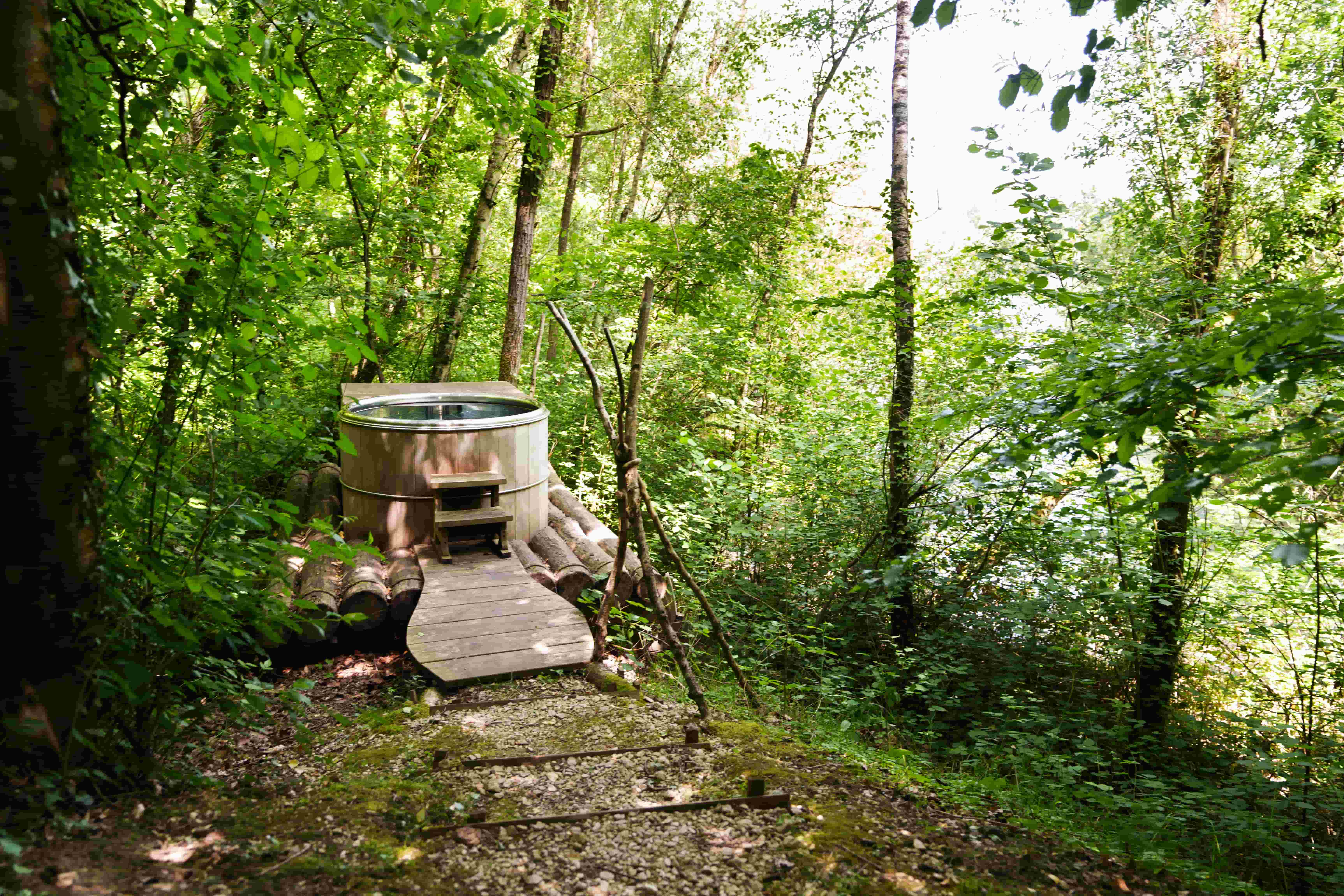 Cabane Spa Indigo : une escapade enchantée en Picardie à St-Léger-Aux-Bois — salle de bain