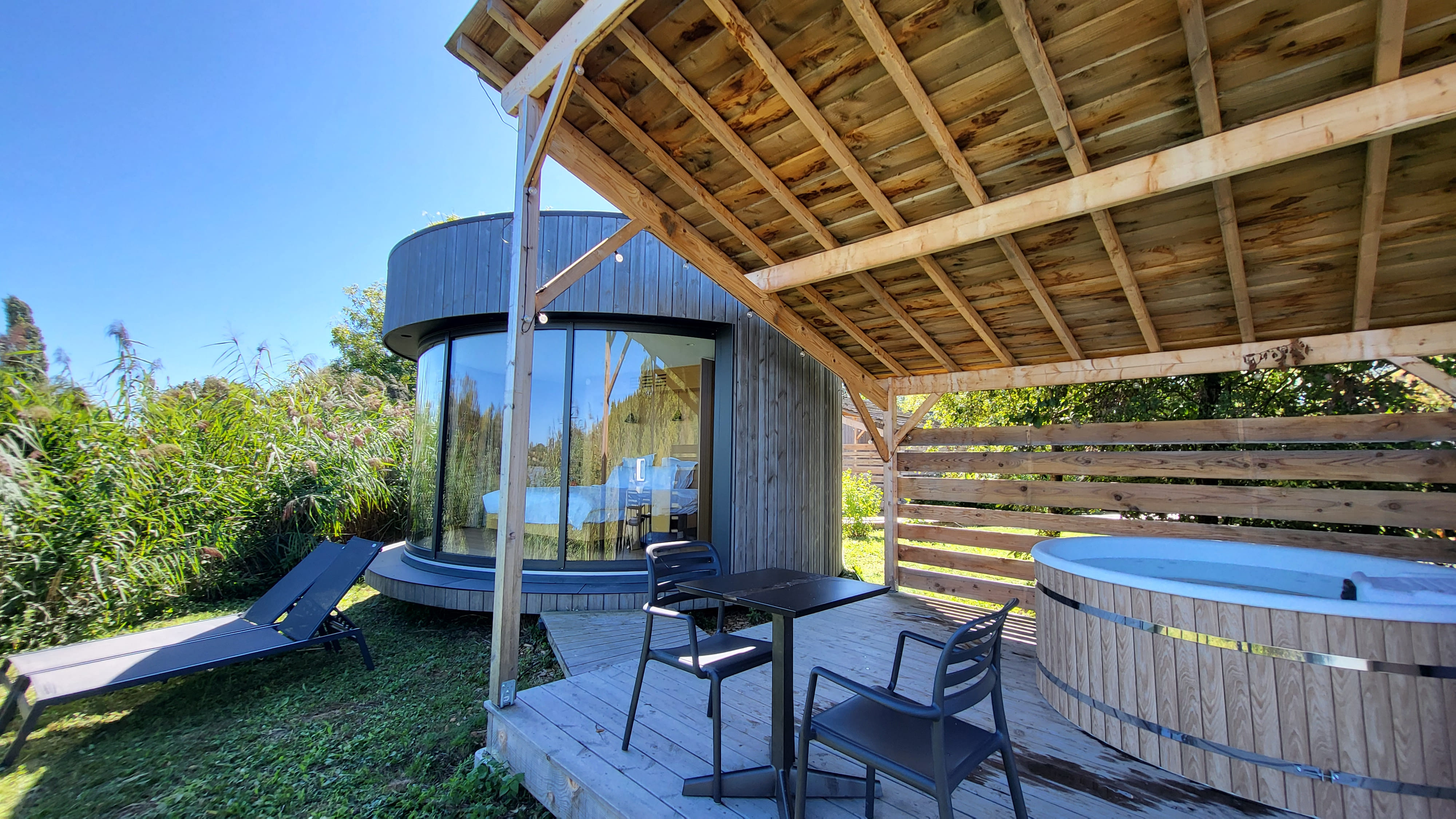 LUMIPOD SPA ILE — Cabane au bord de l'eau avec spa à Ain à Meillonnas — environnement naturel