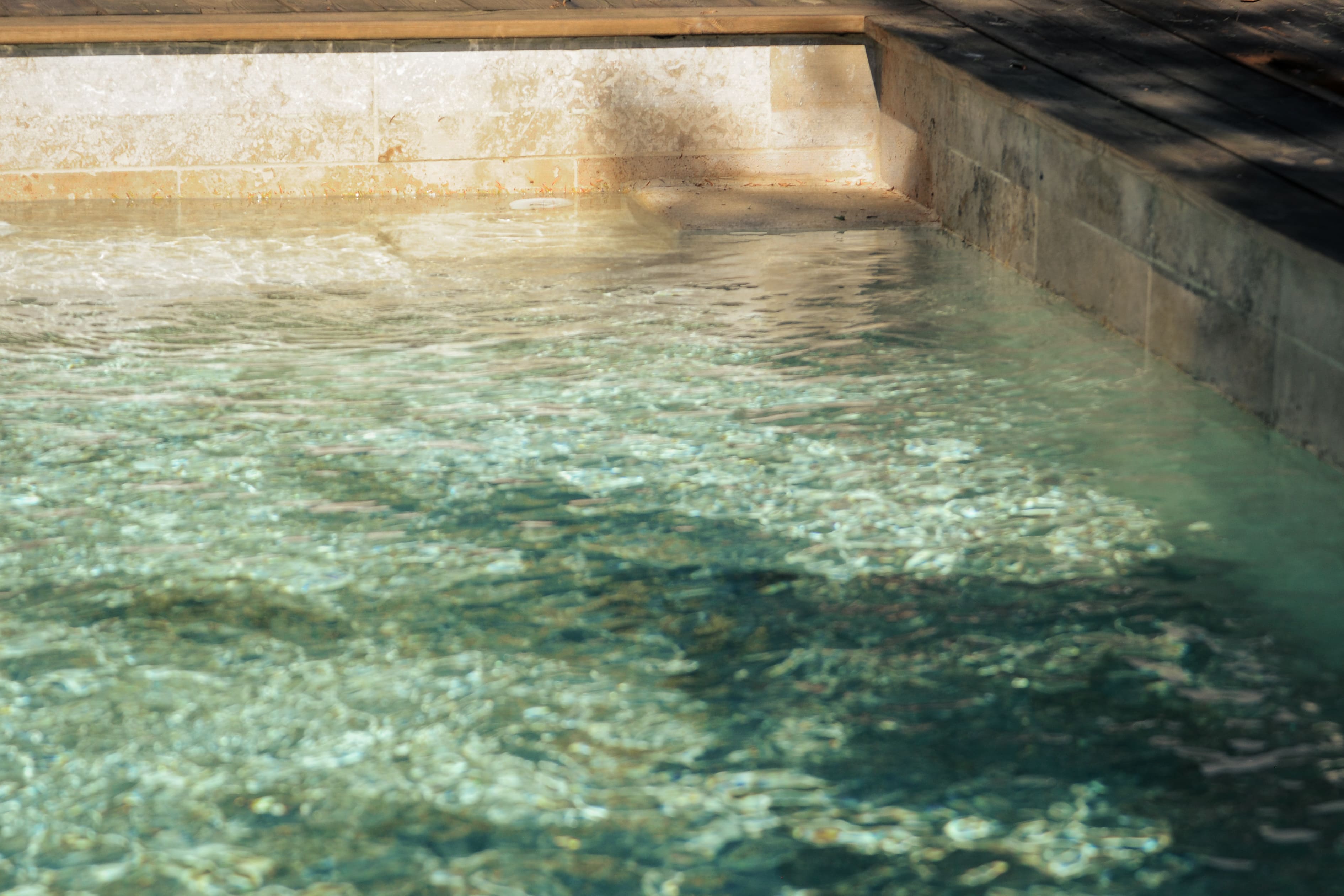 Suite Opale Rose — Maison insolite avec baignoire îlot à Lot à Saint-Cirgues — détail architectural