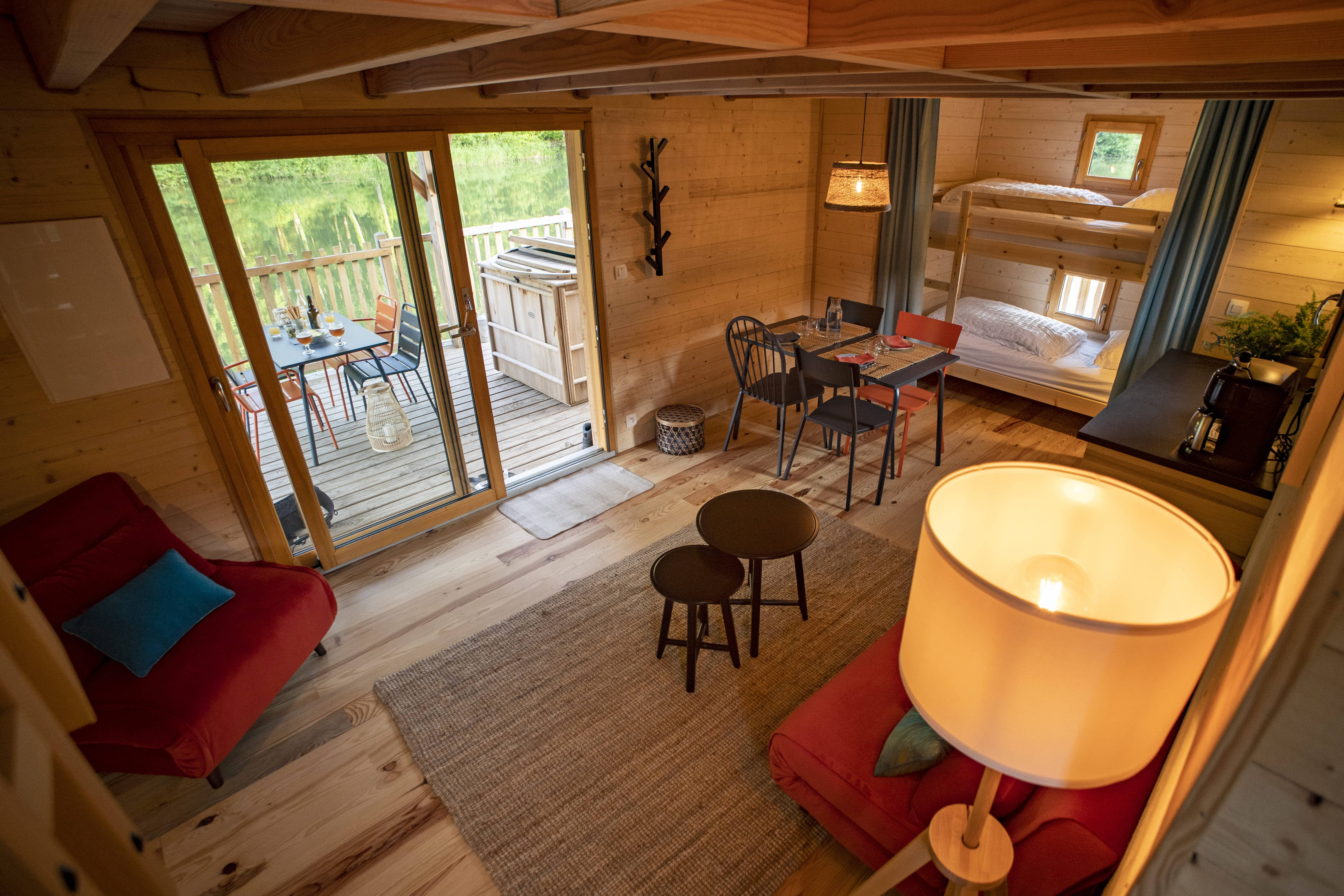 Cabane flottante Spa - Martin pêcheur — Séjour relaxant à La Combe Rossignol en Côte-d'Or à La Combe Rossignol — détail architectural