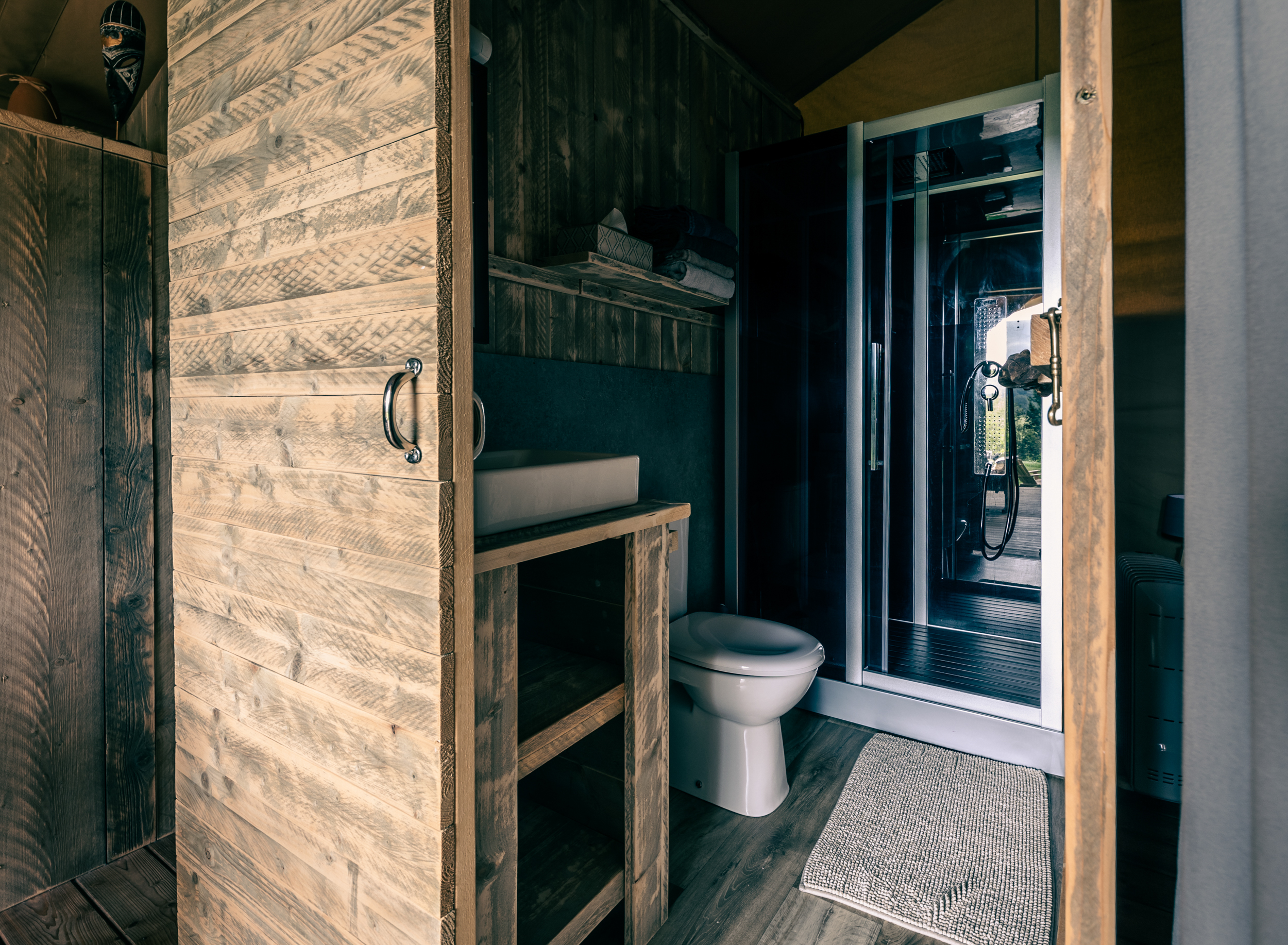 Lodge du Trappeur & Spa — Séjour insolite en Haute-Saône à Andelarrot — chambre