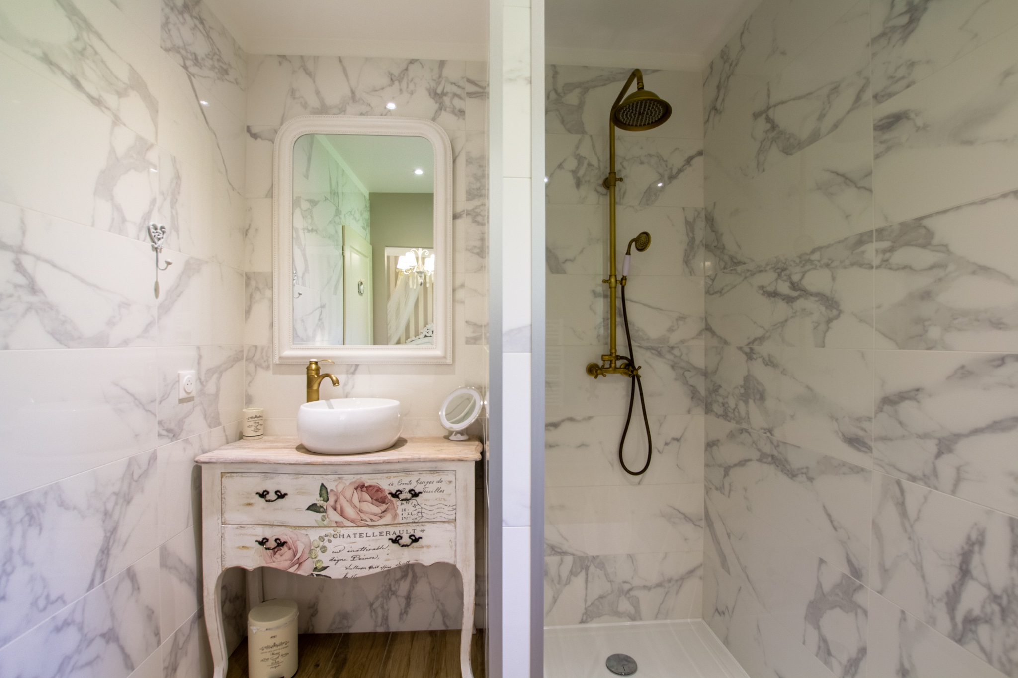 Gîte Romantique & Spa privatif — Maison insolite avec jacuzzi en Dordogne à Coursac — salle de bain