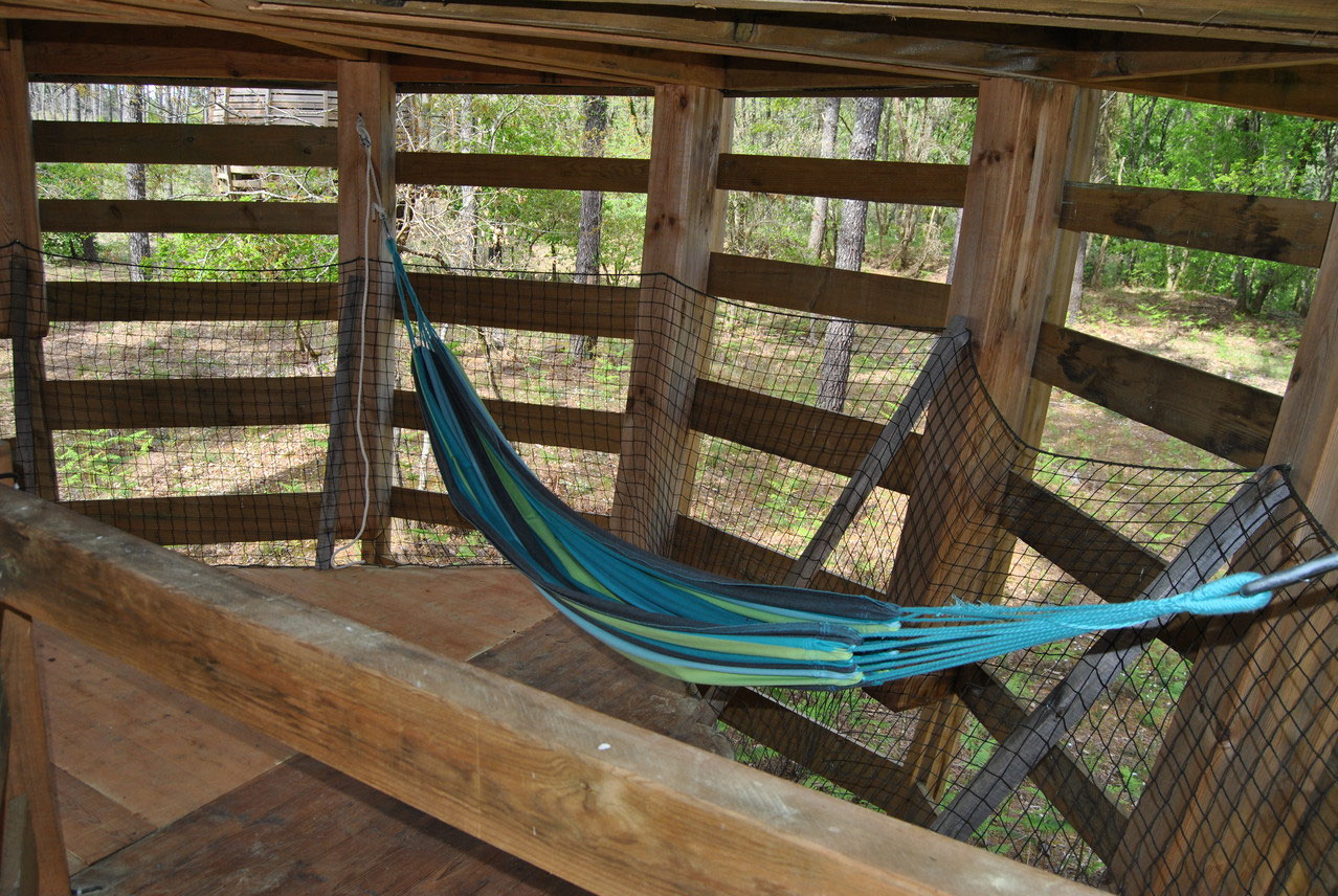 Cabane Perchée — Cabane sur pilotis avec spa à 8m en Gironde à Captieux — vue intérieure