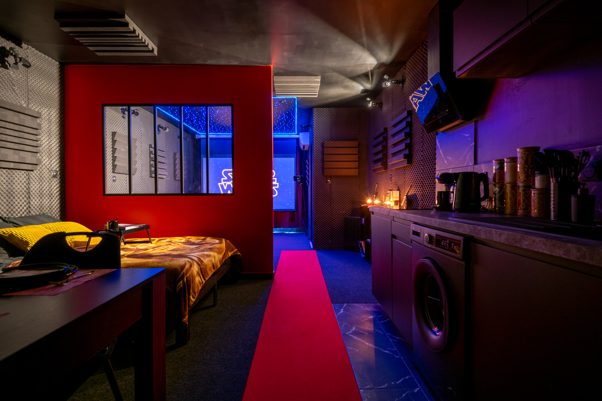 Cinéma Provence — Chambre à thème avec salle de cinéma à Avignon à Avignon — espace de vie
