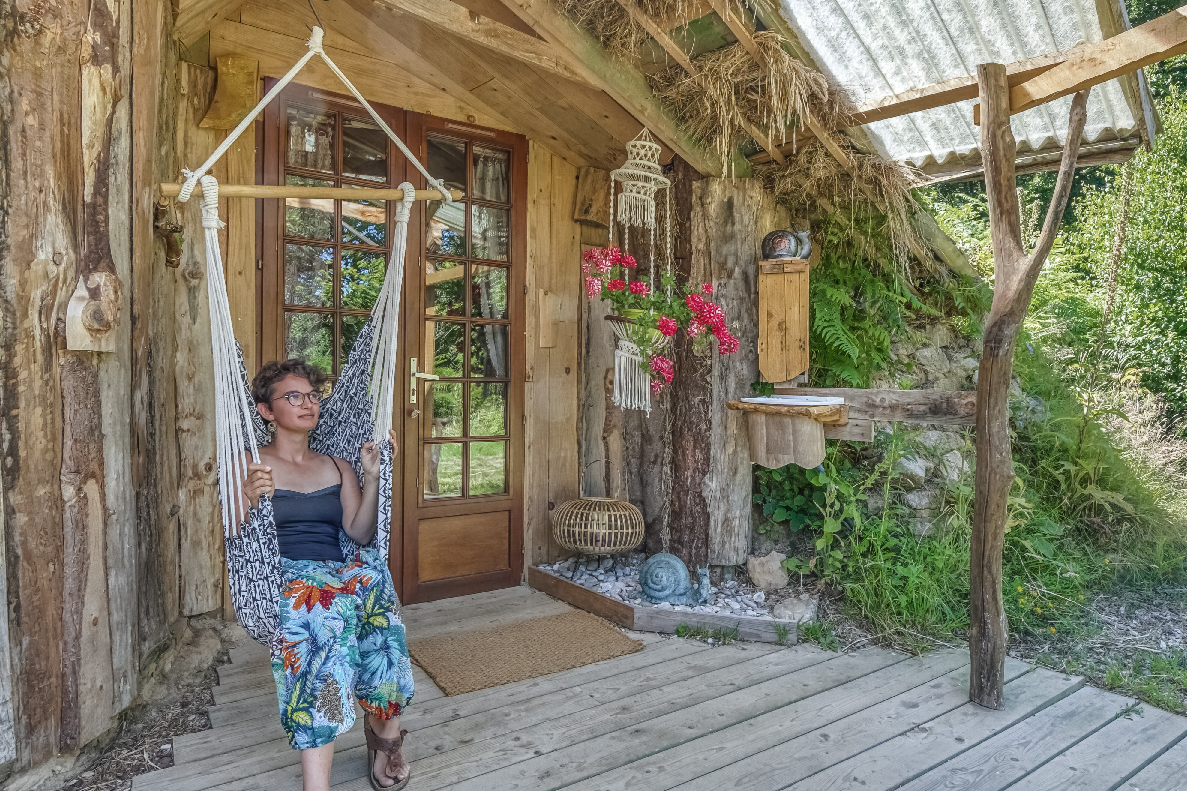 La Tanière de l'Escargot : une cabane végétalisée en pleine nature à Fermanville — espace de vie